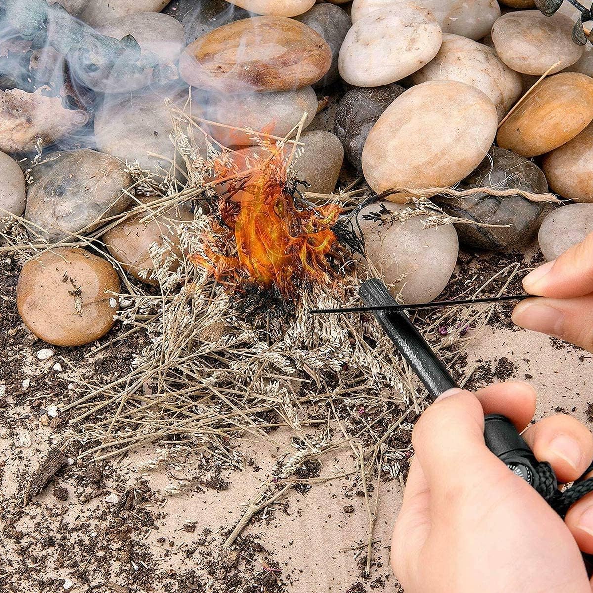 Feuerstarter mit Kompass, Paracord und Pfeife - Wasserdichtes Feuerstahl Survival Feuerzeug für Ihre Camping, Wandern und Rucksackreisen Ausrüstung Allwetter Magnesium Ferro Rod