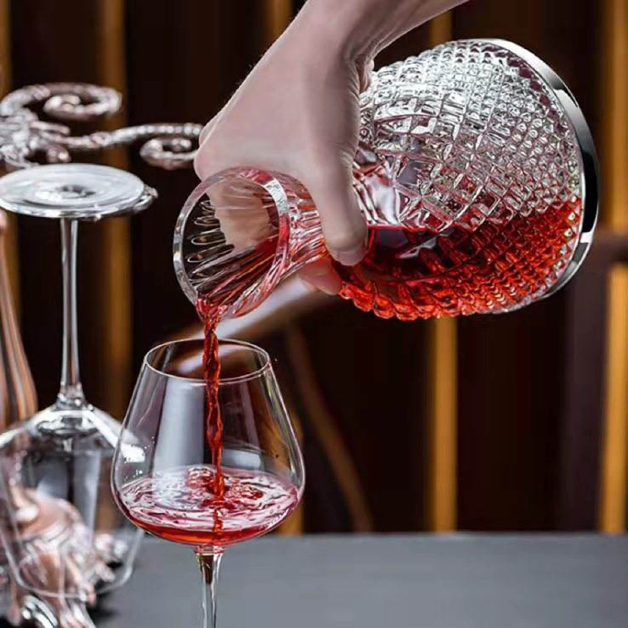 赤色クリスタルガラスデキャンタ Amazon.co.jp: クリスタルガラスワインデカンタ - 回転赤ワイン