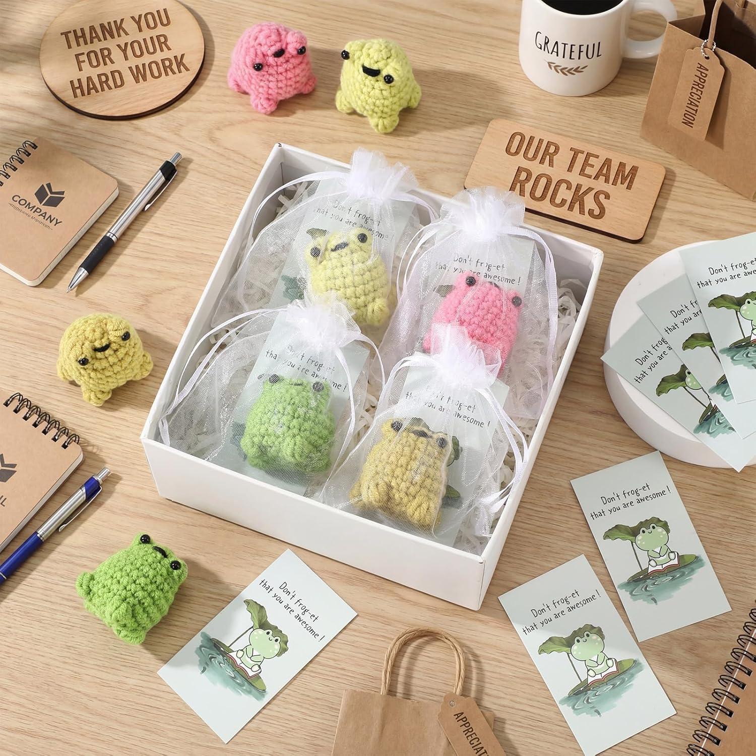 30 Sets Inspirational Crochet Frog Gift Bulk Positive Handmade Crochet Frog Figurine Desk Decor with Encouraging Card for Women Mothers Graduation Nurses Teachers Volunteers Office Staff Coworker