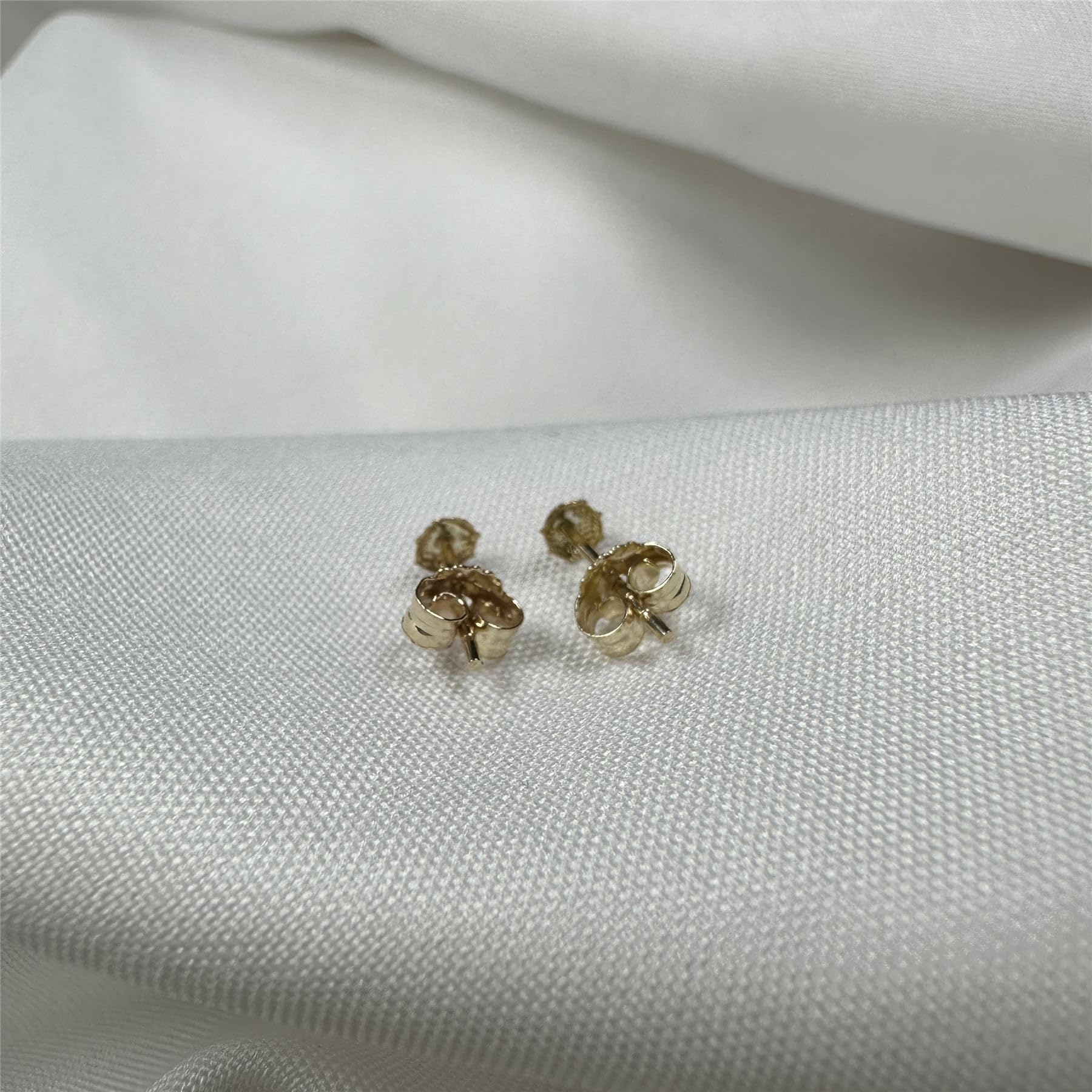 Orecchini a Brochia con Coccinella smaltata & in Oro 9kt