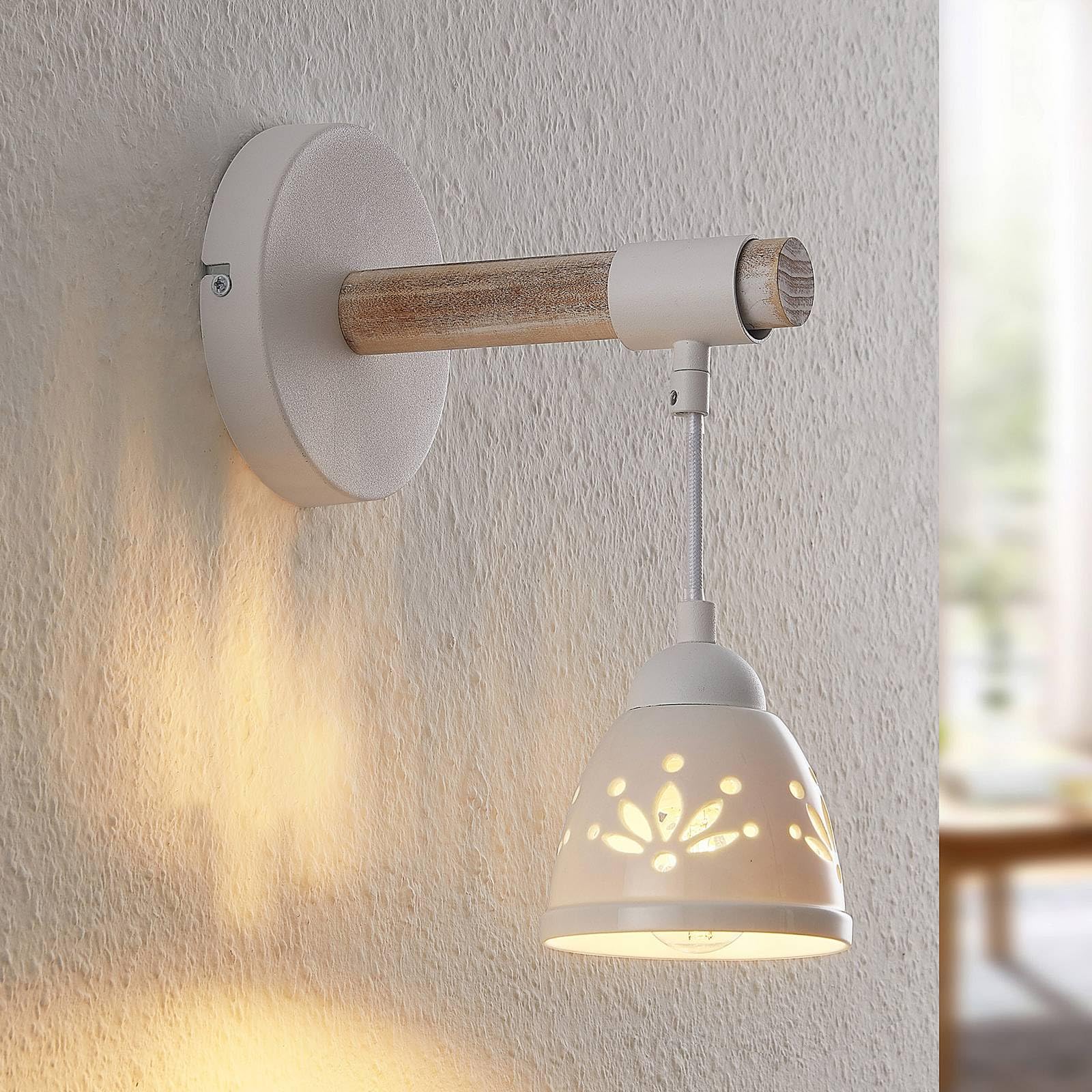 Lindby Wandleuchte, Wandlampe Innen Pimana (Landhaus Vintage Rustikal) aus Holz (1 flammig E14) - Wandstrahler Wandbeleuchtung Schlafzimmer/Wohnzimmer Wohnzimmerleuchte