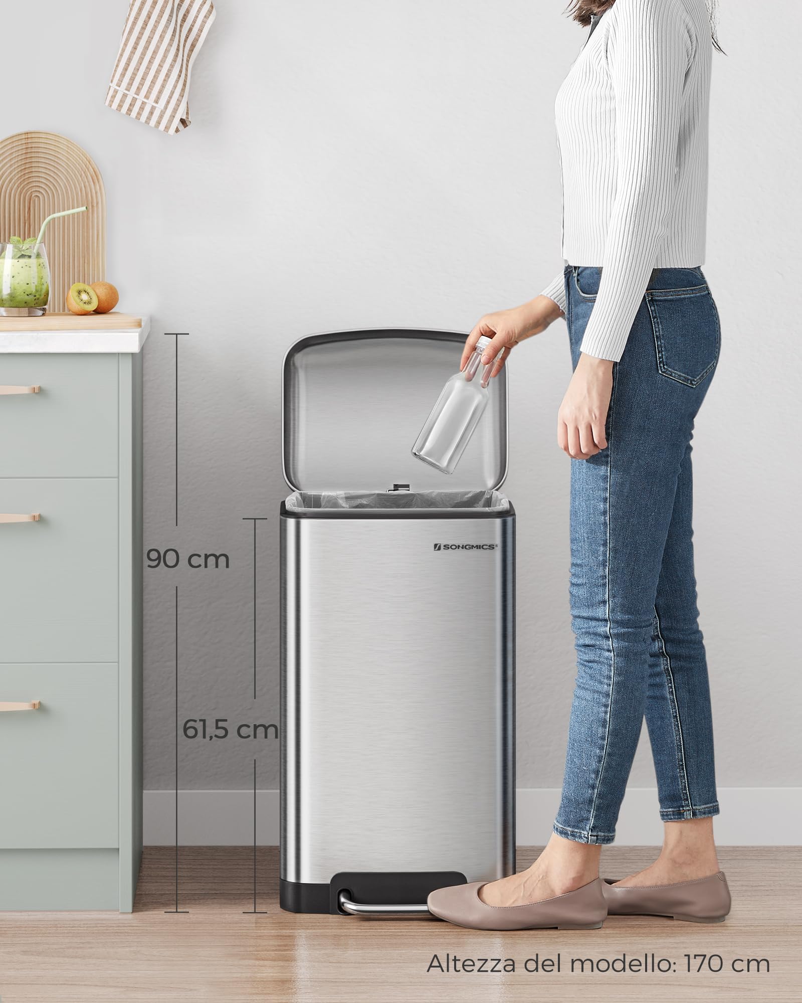 SONGMICS Pattumiera Da Cucina, Cestino Della Spazzatura Da 30L, Pattumiera a Pedale in Acciaio con Coperchio e Secchio Interno, Chiusura Morbida Ammortizzata, Argento LTB01L