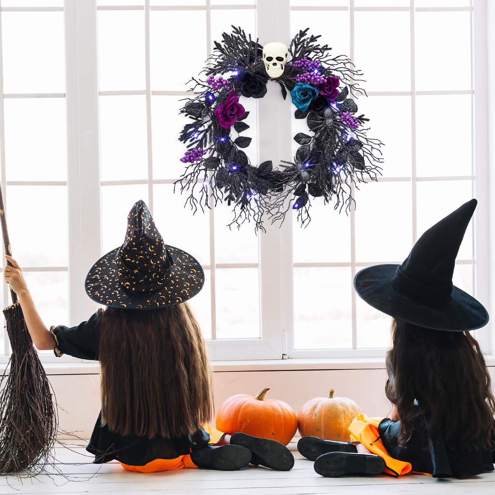 GarveeLife Wieniec z czaszką na Halloween na drzwi wejściowe ze światłami, 50 cm, wstępnie oświetlony, czarny, fioletowy, różany pająk, gotycka girlanda, przerażająca dekoracja, do domu, na ścianę,
