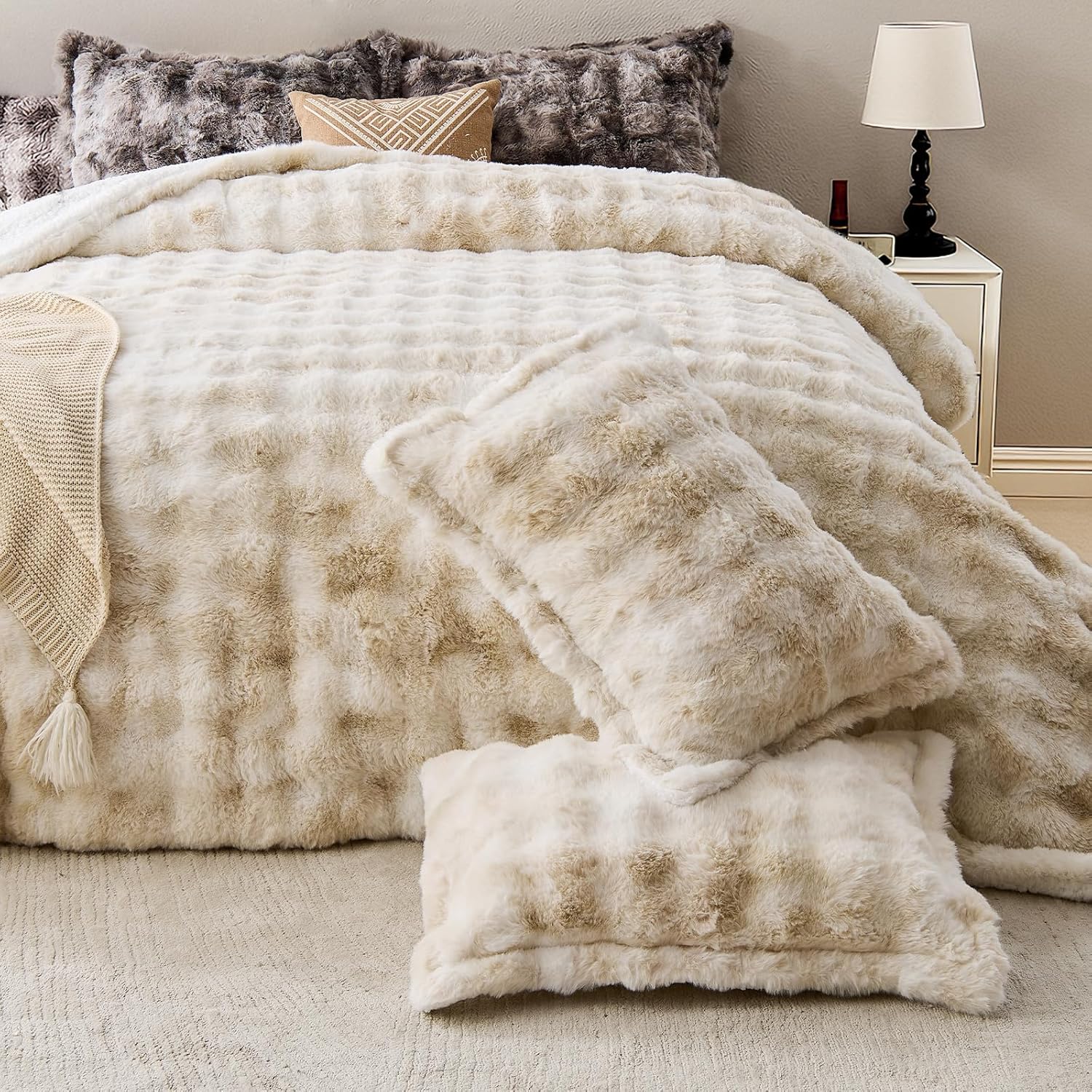 DAICO 3 Pieces Fluffy Faux Rabbit Fur Comforter Set Queen Size Tie Dyed Brown Plush Fuzzy Bubble Comforter Bedding Set Warm Cozy Bedding Comforter Sets for Winter, 1 Comforter and 2 Pillowcases - Image 5