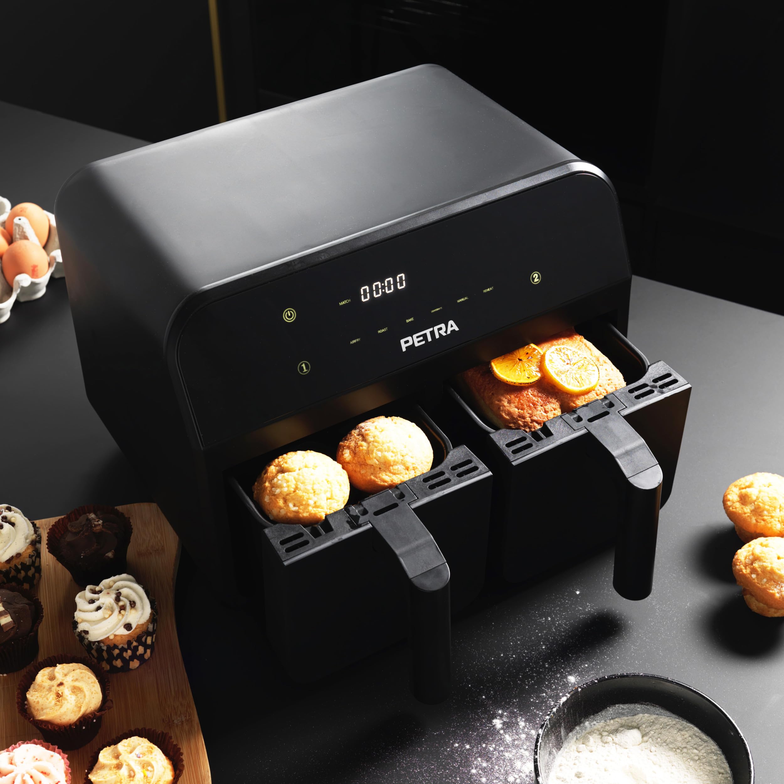 Petra PT4750BLKVDE - Friggitrice ad aria da 7,4 l, doppio cestello rimovibile, funzioni di cottura Sync e Match, 2 vassoi XL per cottura indipendente, display LED digitale, 6 programmi, 2400 W.