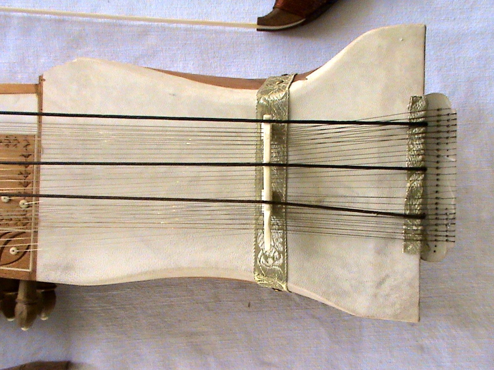 Concert Kalawati Sarangi made of Tun with Bow rosin tuning wrench and bag - Image 8