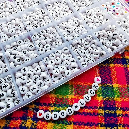 Miniatura 5 de Looconi 1600 cuentas blancas de 31 estilos de cuentas de letras con números de corazón y estrella, cuentas de cara sonriente, cuentas del alfabeto