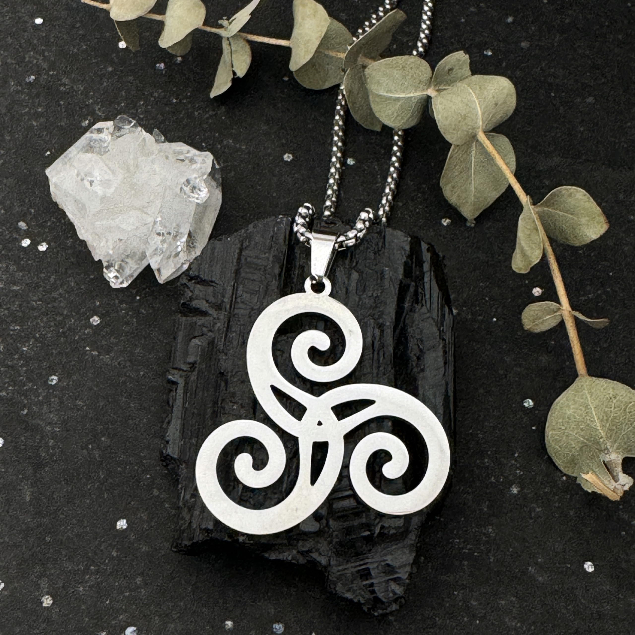 Simboliks Colgante Triskel Celta de Acero Inoxidable y Palo Santo – Amuleto de Protección Druida – Collar Vikingo de la Trinidad – Trisquel y Triqueta – Joyería Celta – Regalo Hombre – Pulsera Extra