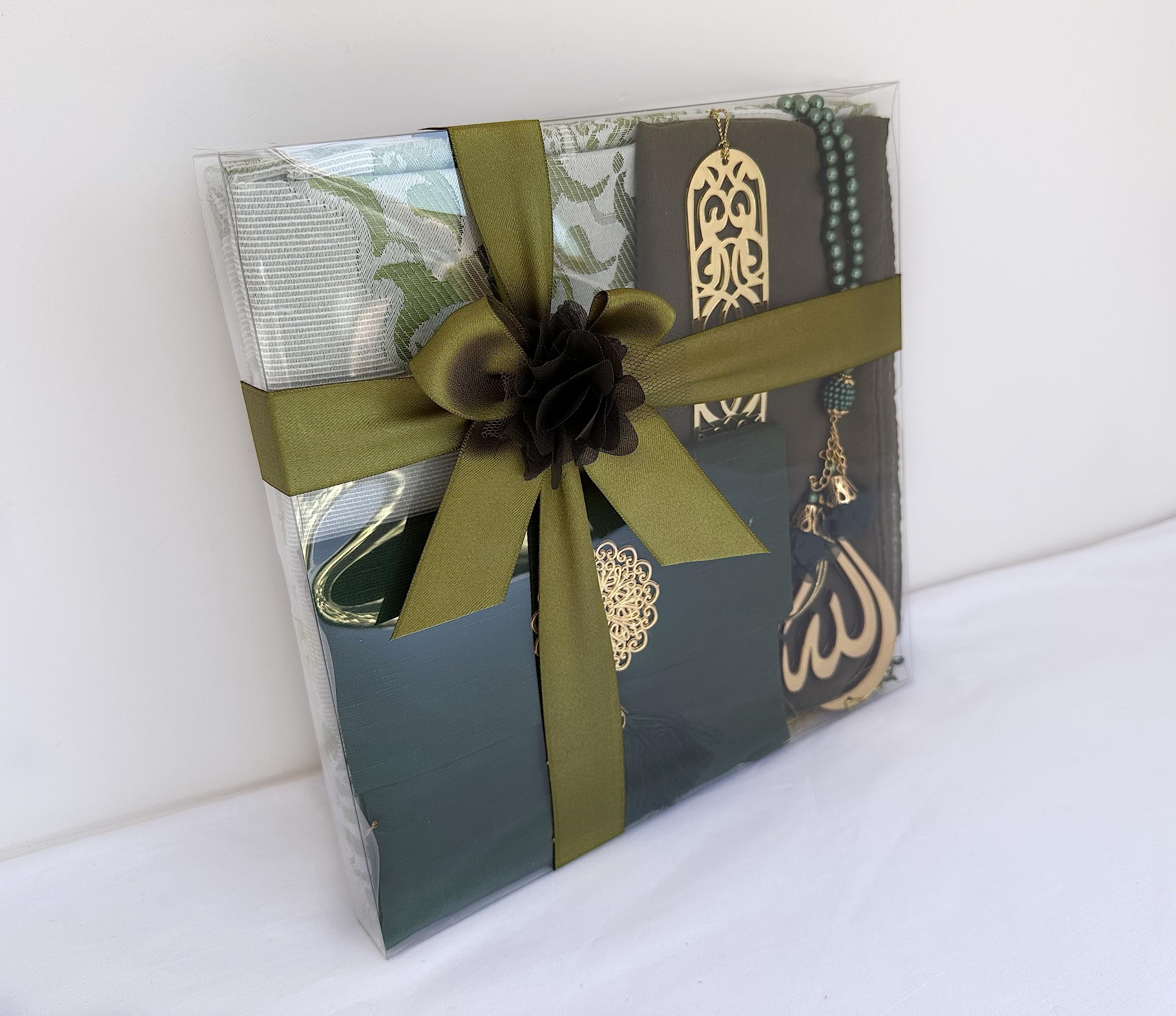 SAIKA Muslim Prayer Rug, 7 in One Gift Set, Prayer Mat Surah Book, Tasbeeh, Scarf, Surah Case, Bookmark, Car Mirror Hanger, Prayer Beads,Islamic Gift for Umrah, Hajj, Wedding, Janamaz (Green)