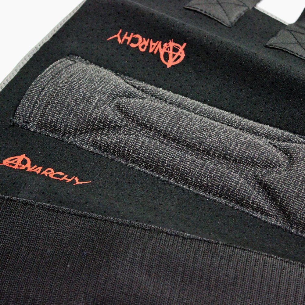 ANARCHY SHIN GASKET すね当て (M/L)