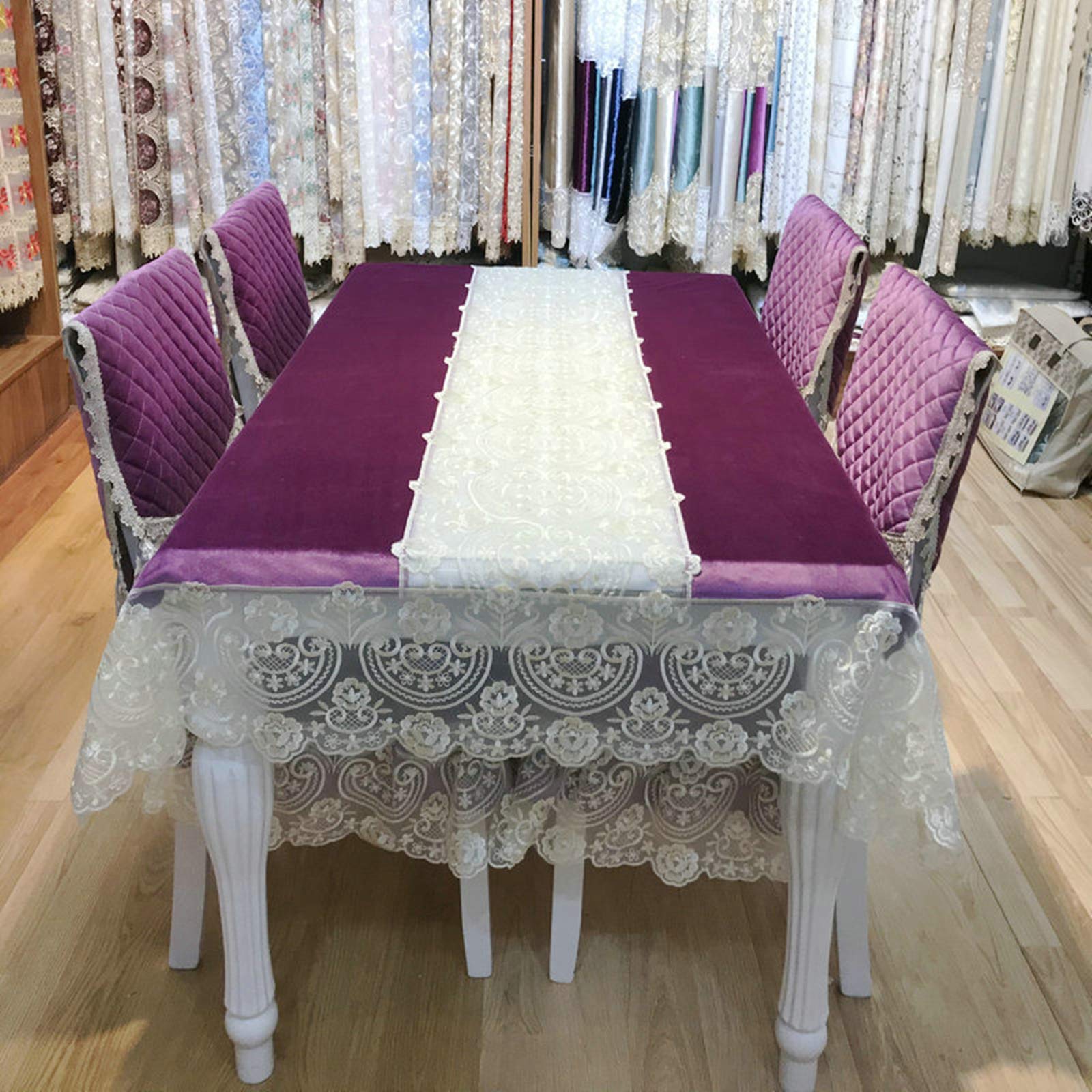 Nappe velours 150x220cm violette avec dentelle décorative