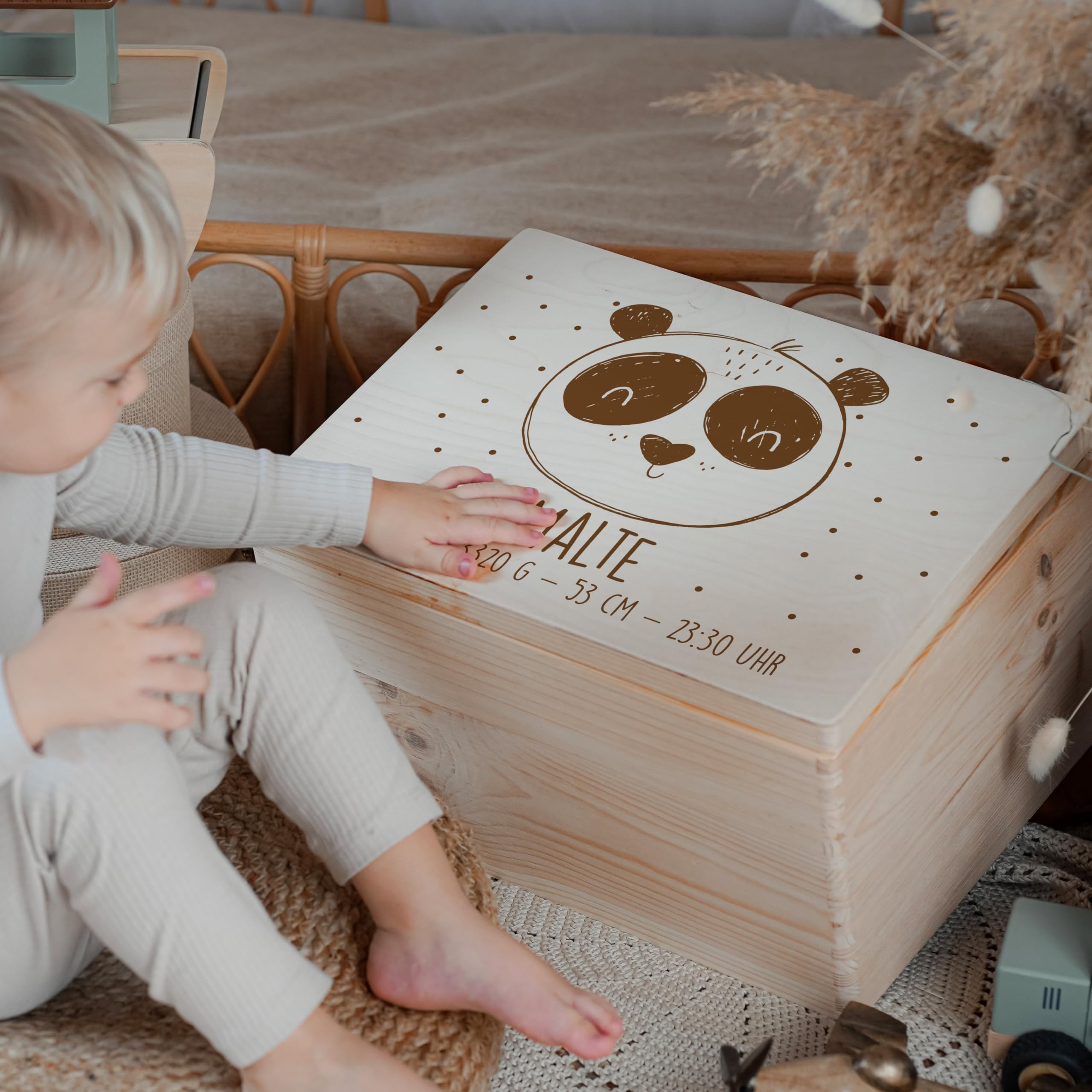 KIDSMOOD - Erinnerungsbox Baby, personalisierte Holzkiste mit Deckel, Ideal zur Aufbewahrung von Erinnerungen und als Geschenk zur Geburt, Taufe oder als Geburtstagsgeschenk für Mädchen und Jungen