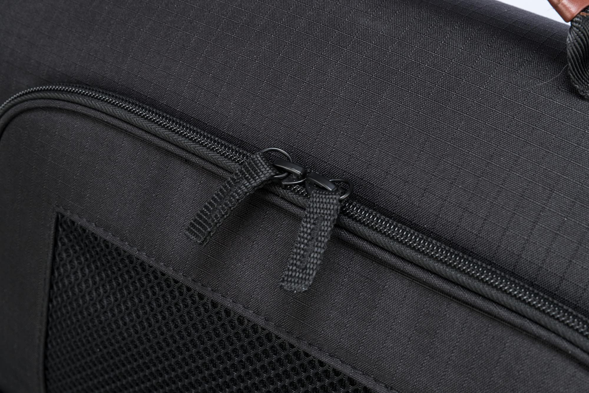 TRIXIE Airline Bag Gate, Avión Bolsa de Viaje para Perros, 28 × 25 × 45 cm, Negro - 28906