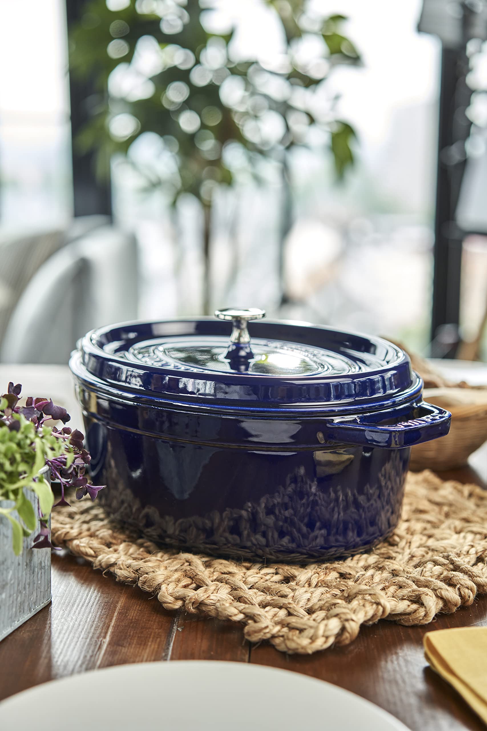 Staub Cocotte oval de ferro fundido de 7 litros - azul escuro