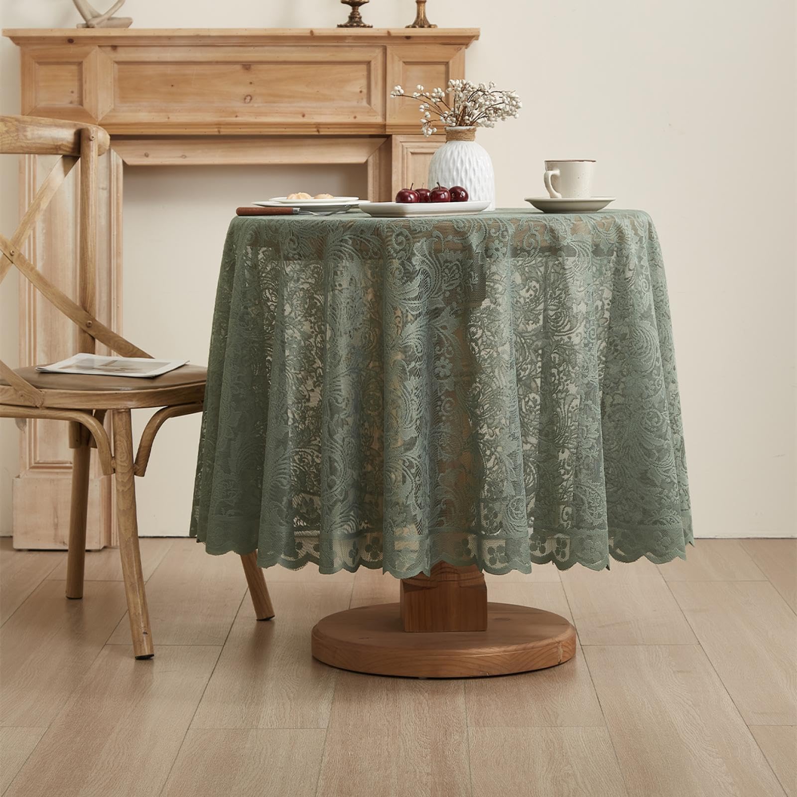 Nappe ronde en dentelle blanche idéale pour protéger et décorer votre table de jardin