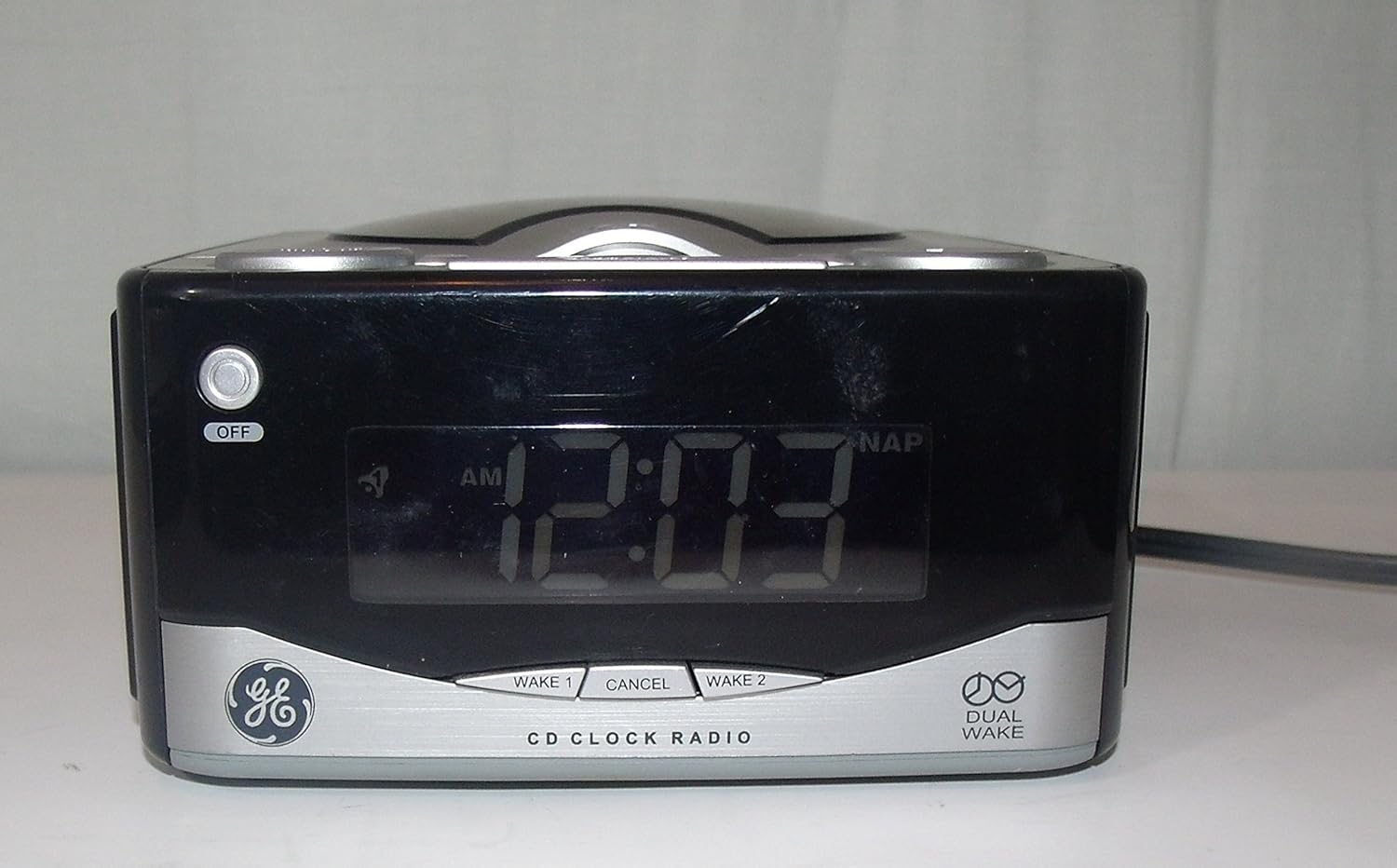 GE 74801 AM/FM Dualwake CD Clock Radio Home & Kitchen