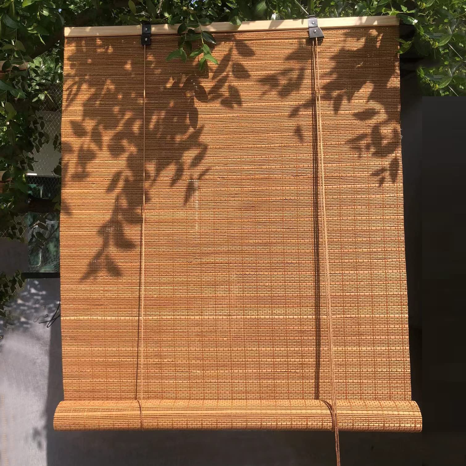 Store enrouleur bambou naturel pour balcon ombragé et intérieur cocooning