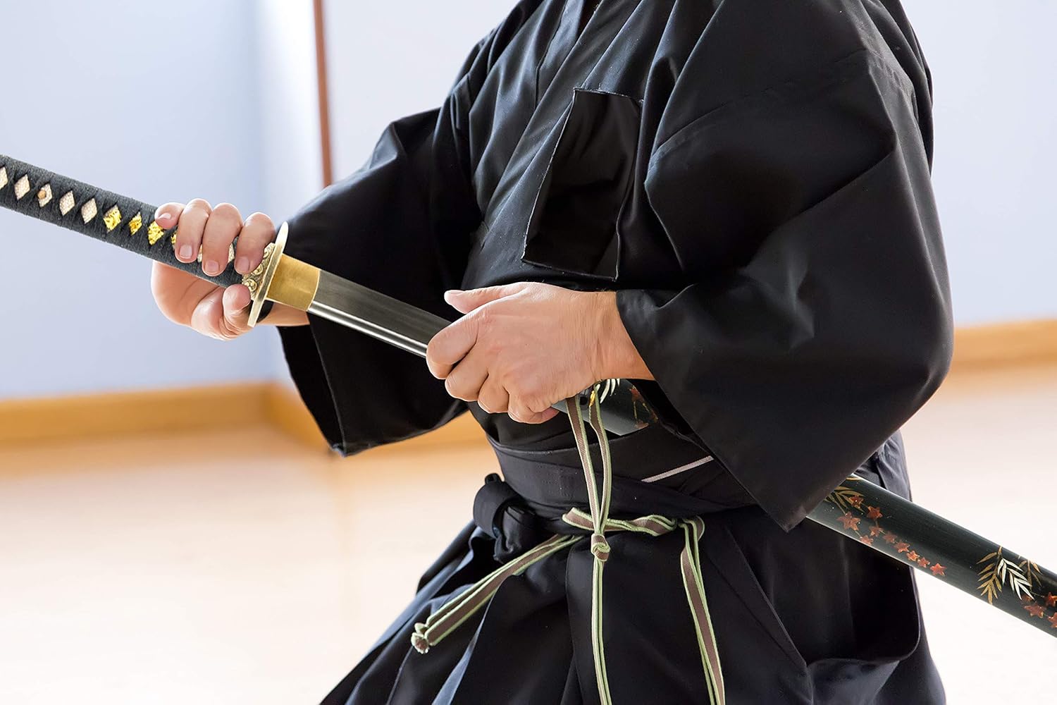 HMS Japanese Samurai Katana Sword, Tomoe Crest on Wave Tsuba, Heat Tempered,1045 Carbon Steel, Sharp