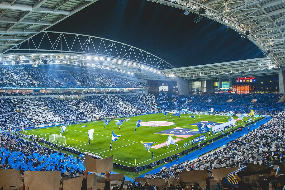 Tick&Box - Caja Regalo - Viaje de Fùtbol - FC Porto - 1 Partido a Elegit Entre los Partidos de Primeira Liga + 1 Nochea Elegir en Porto - 2 Personas - Regalo Cumpleaños