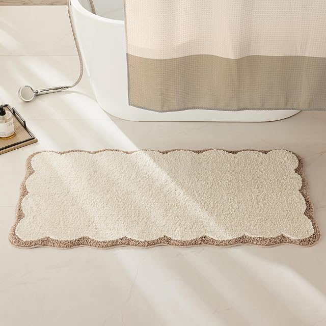 Ohocut Rug de runner à pétoncles en microfibre de luxe, Sable Beige Scalloped Pipe longue salle de bain Rug Boho Farmhouse Baignoire pour salle de bains, Tub, Évier, Douche, Antidérapant, Extra doux, Absorbant, 47x24