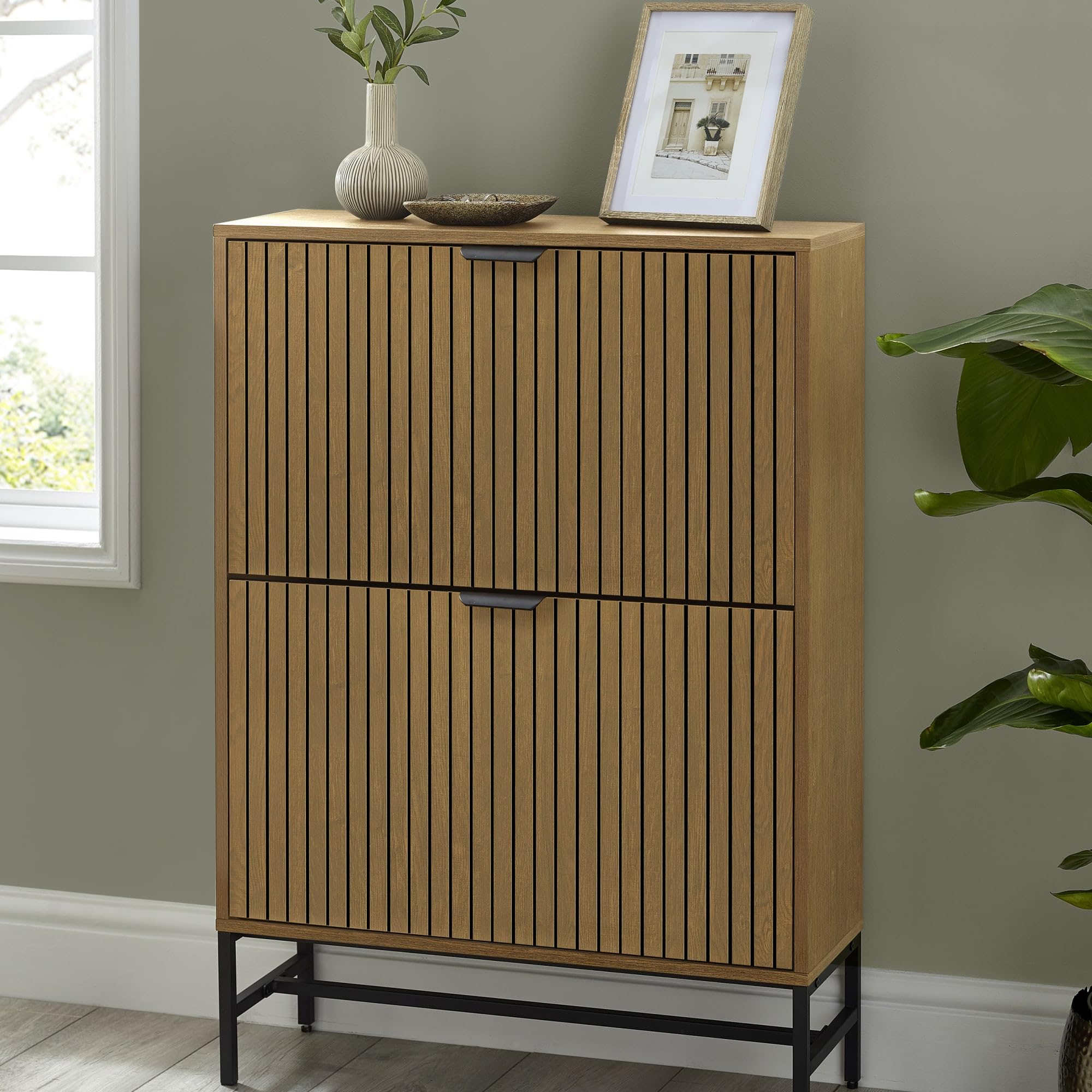 Julian Bowen Sia Shoe Cabinet - Oak Effect Storage Sideboard with 2 Flip Drawers for 12 Pairs of Shoes, Slim Wooden Shoe Organiser for Hallway and Entrance - 101 x 72 x 25cm