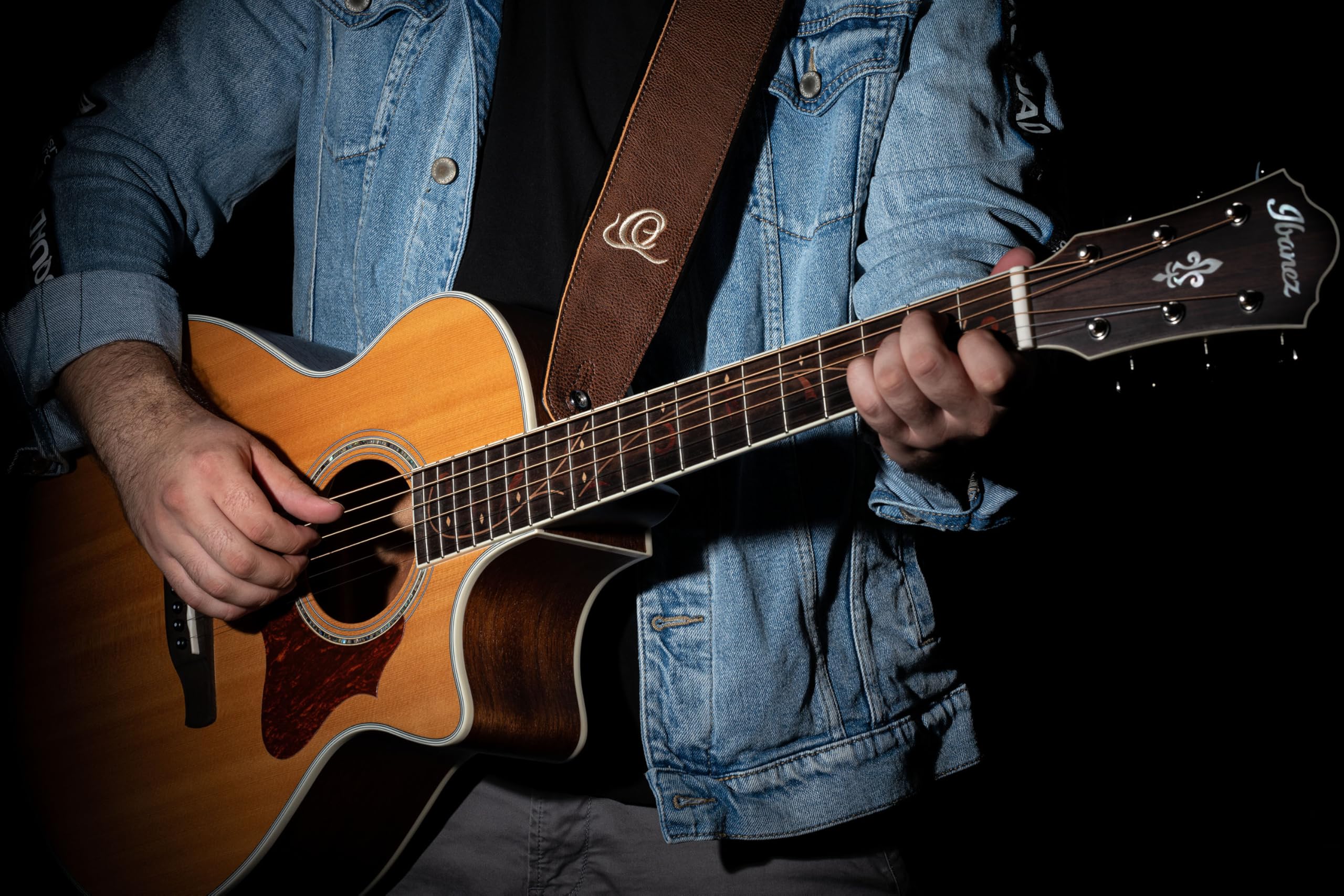 Ortega Guitars Gitarrengurt Länge Verstellbar - Akustik Gitarre / Bass, E-Gitarre, E-Bass - Artist Series - Echtleder, Highland Chocolate (OSAR-5)