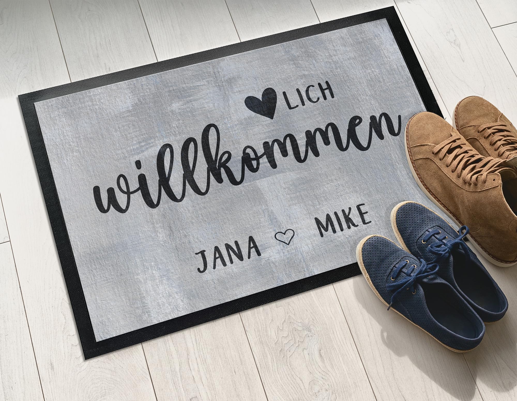 Herzlich Willkommen Fußmatte personalisiert mit Namen Betonoptik bis 120cm | Willkommen Türmatte personalisiert mit Familienname | Geschenk für Hochzeit, Einzug, Verlobung & Einweihung (75x50cm)