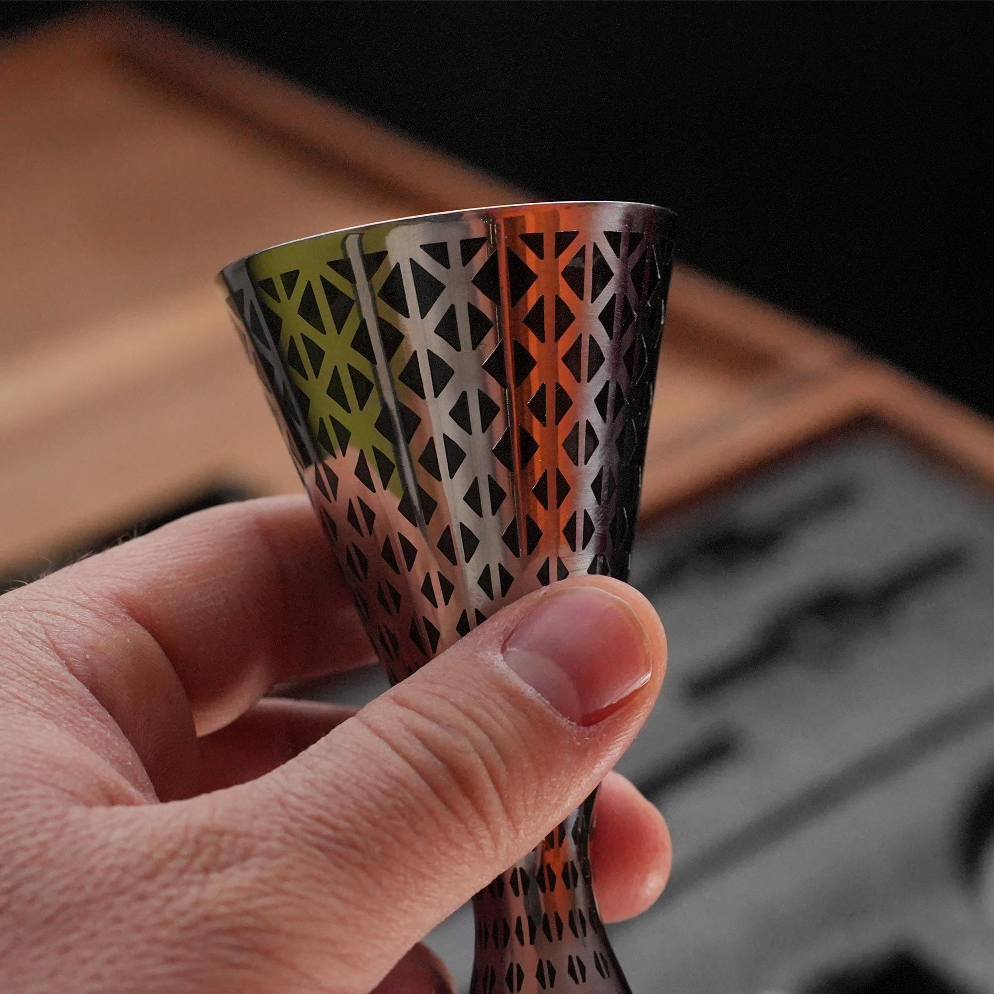 Kidia Cocktail Set Geometric Lines – Shaker Boston, Mixing Glass, Jigger, Strainer, Bar Spoon Vela, 8 Metal Pour – Box in Legno Premium con Etichetta in Ottone (Cocktail Set Classic)