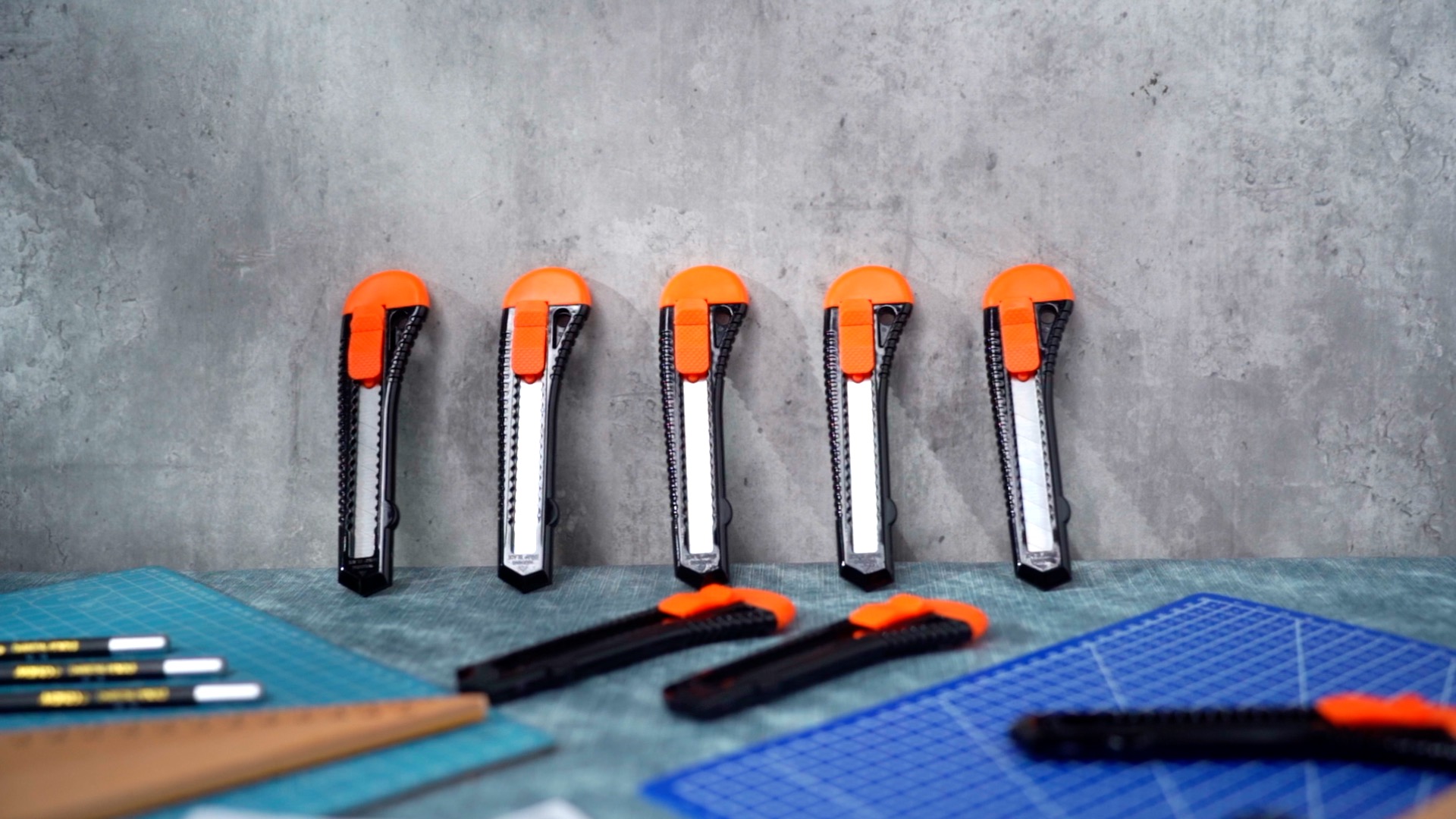 Lasnten 100 Pack Box Cutter Retractable Utility Knife 18mm Wide