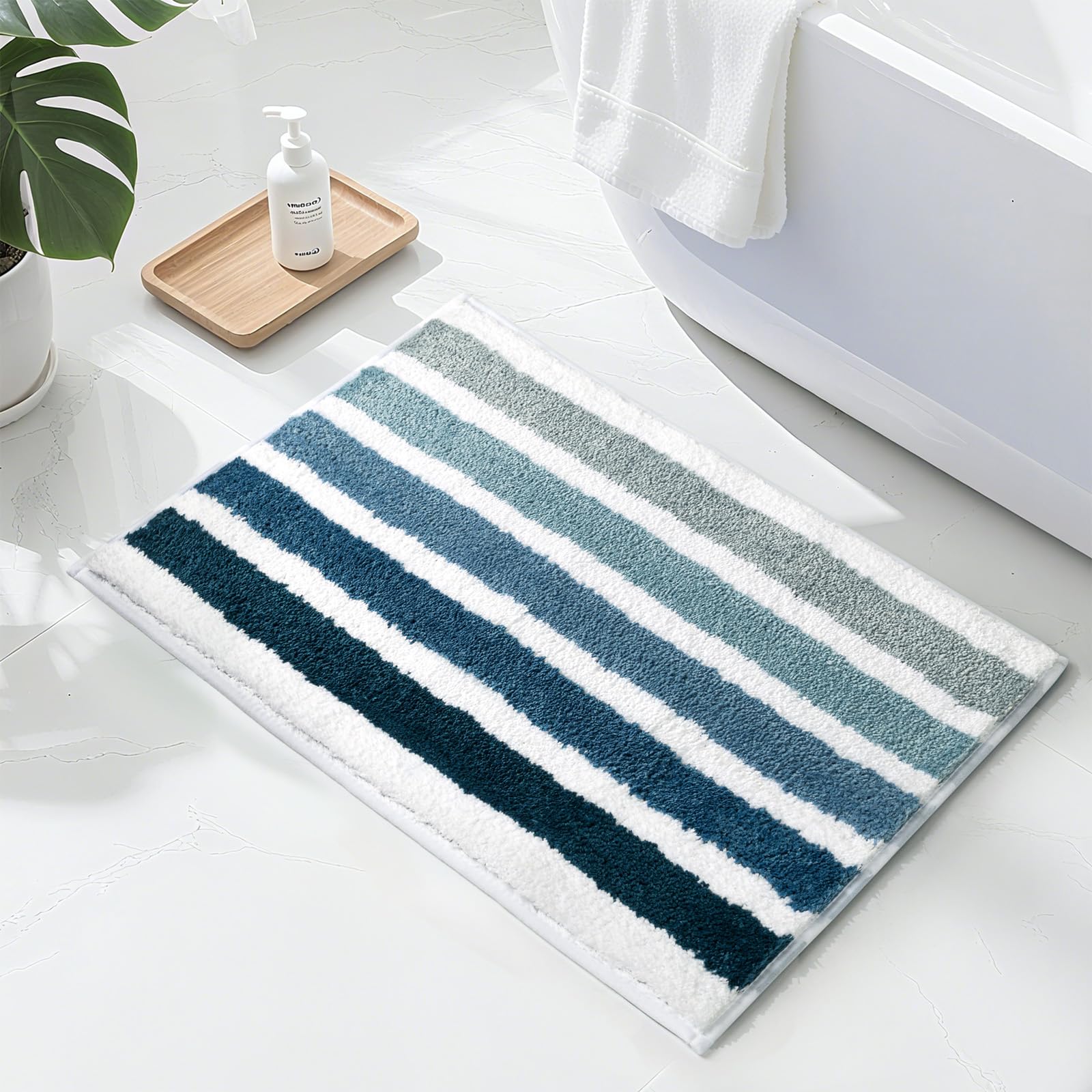 Tapis de salle de bain bleu et blanc pour ambiance marine