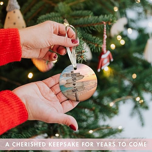 Miniatura 4 de Adorno de primera Navidad para casados 2023  Regalos de señor y señora  Regalos para parejas casadas  Regalos de recién casados para parejas,