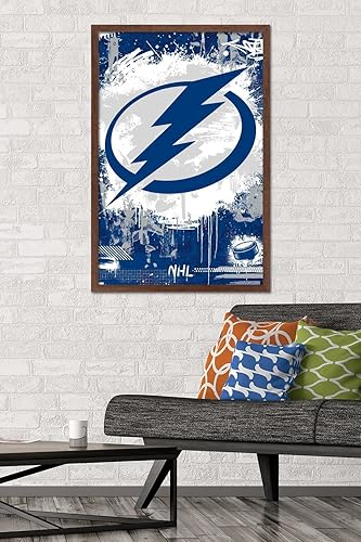 Miniatura 8 de Trends International NHL Tampa Bay Lightning - Póster de pared con logotipo Maximalist 23, 22.37 x 34.00 pulgadas, paquete de póster y clip prémium