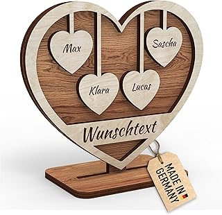 Urhome Holz Herz mit Gravur 4 Namen personalisiert Holzdeko Herzform Schild Geschenk für Großeltern Mama Oma Opa Eltern Mutter Hochzeit Muttertag Wunschtext Individuell mit Ständer