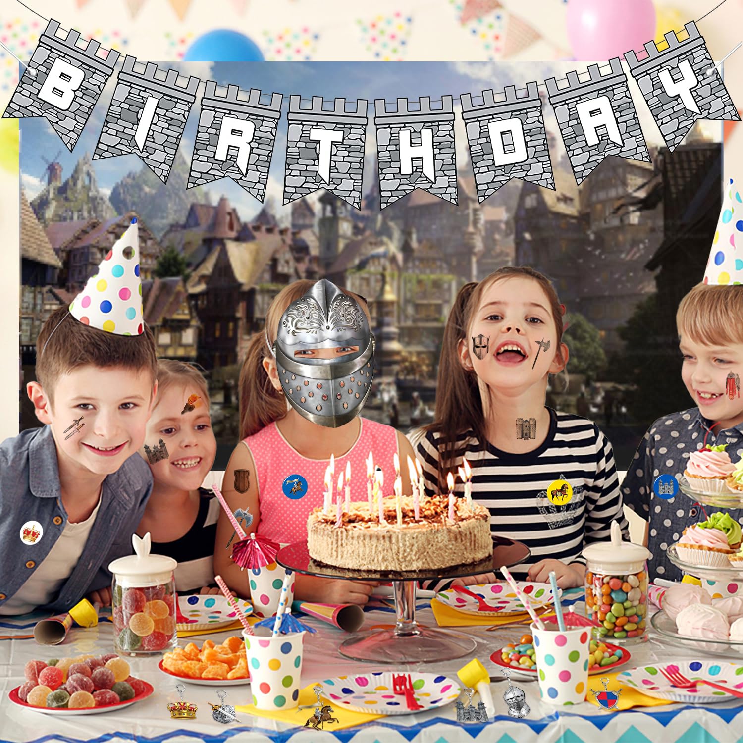 48PCS Medievale Cavaliere Party Bomboniere Decorazioni Forniture Medievale Tema Cavaliere Casco Maschere di Carta Bottone Spille Portachiavi Tatuaggi per Medievale Compleanno Cavaliere Costume Party