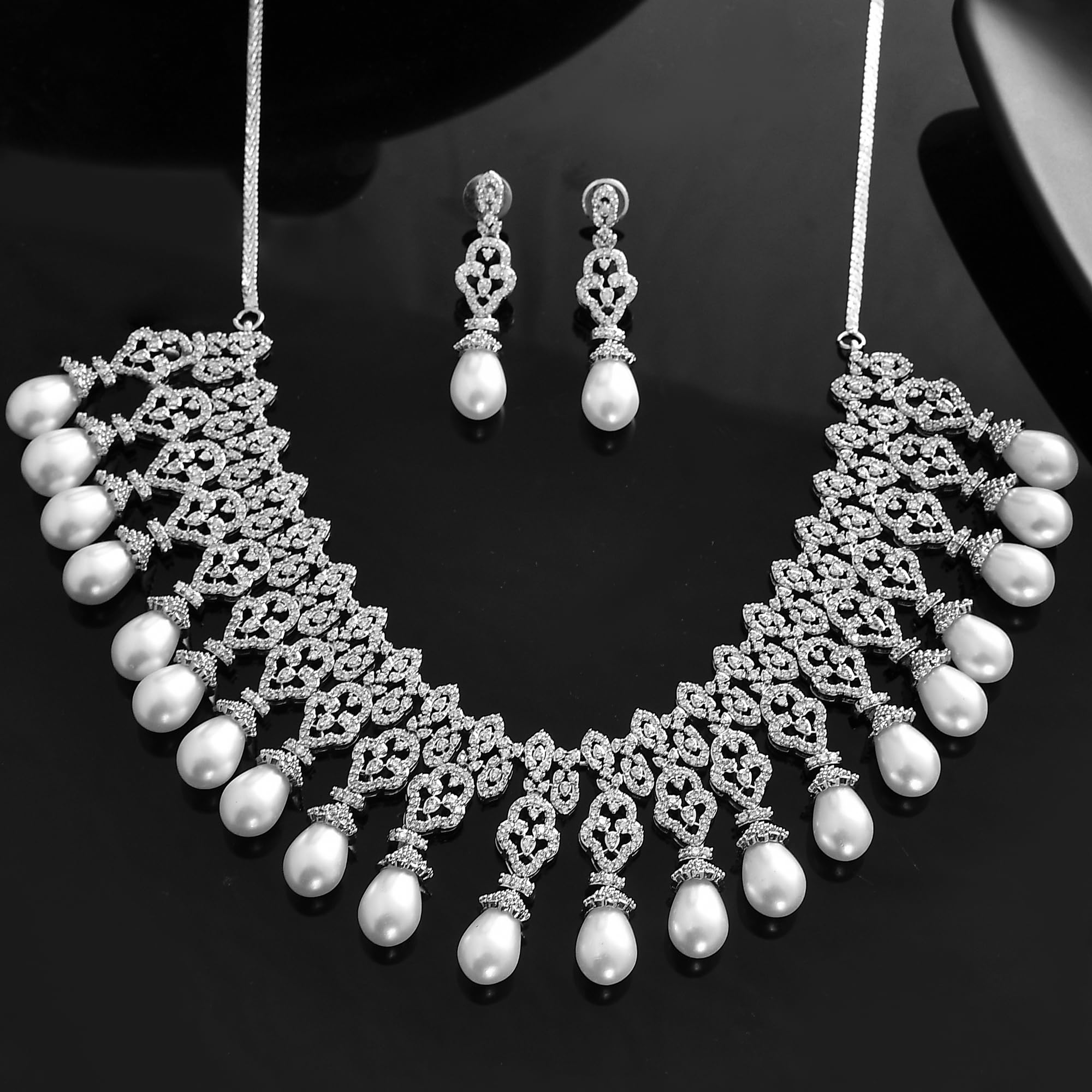 Taj Inayat Necklace Set, Luxurious Design