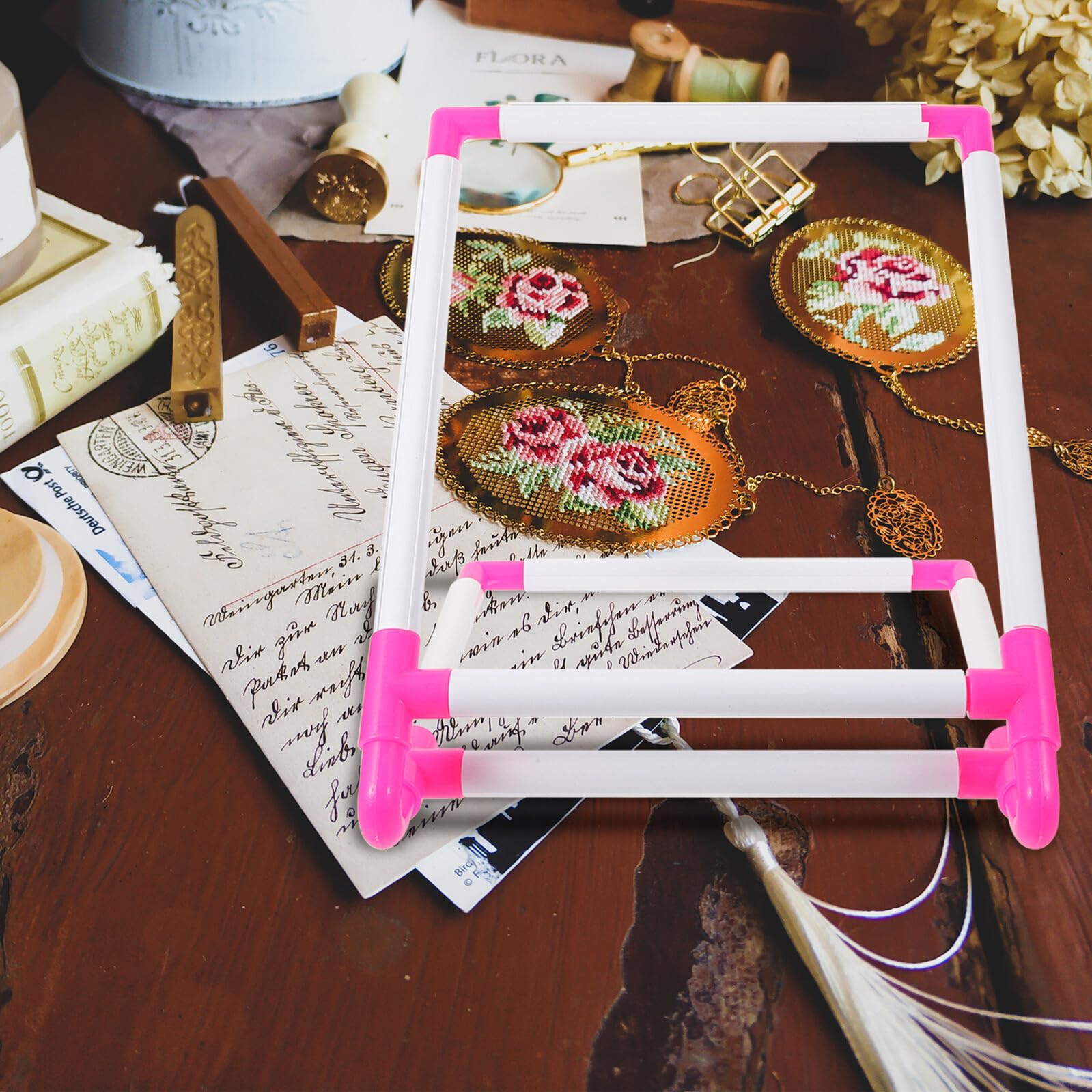 Mikikit Marco de Clip Plástico para Bordado Mano y Punto Cruz Aro Resistente y Fácil de Usar para Costura y Manualidades para Bordadores y Aficionados al Patchwork