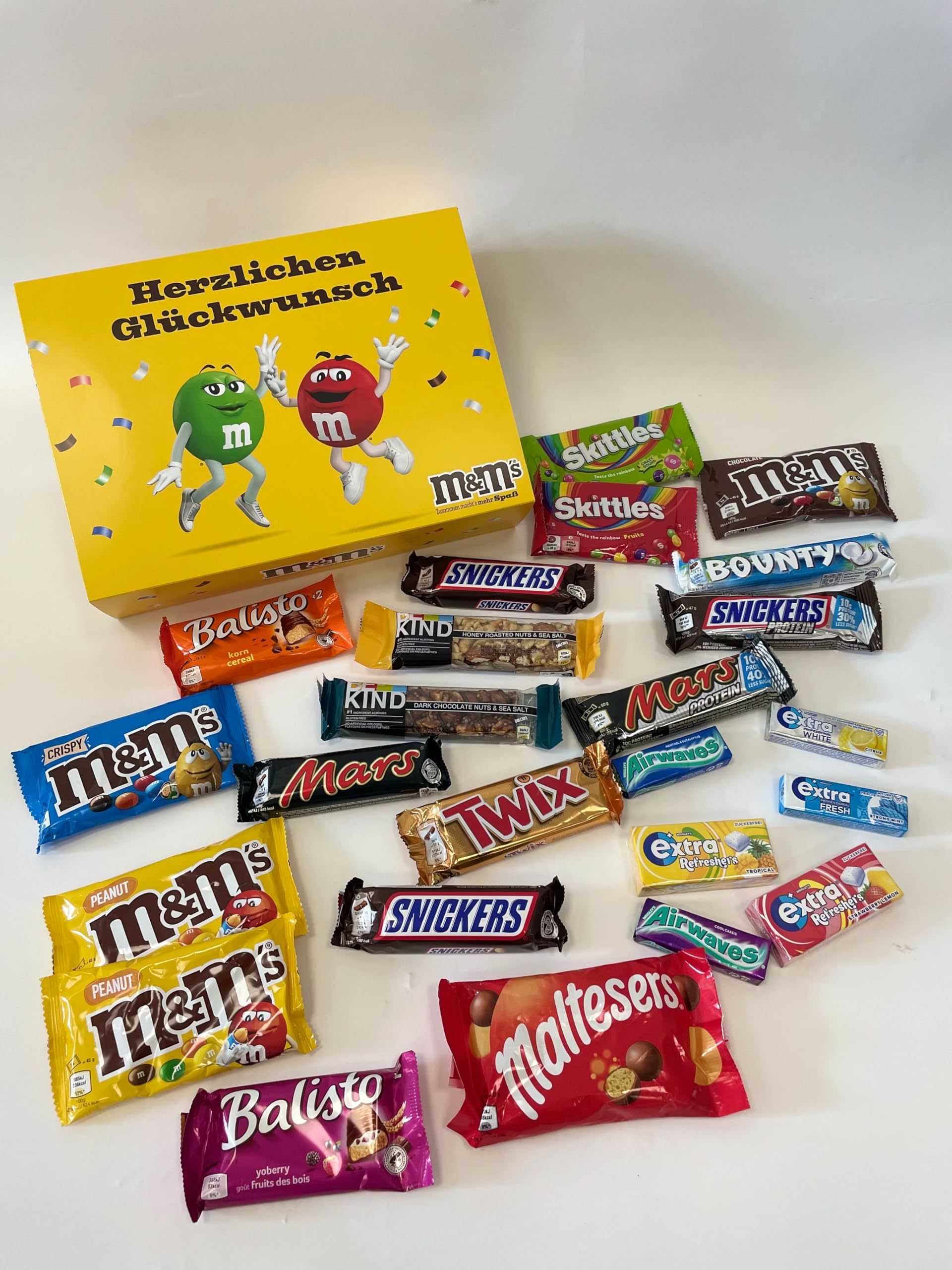 Süßigkeiten Box XXL "Herzlichen Glückwunsch" mit 24 Snacks I Mars I Snickers I Twix I Bounty I Airwaves I EXTRA I BE-KIND I M&M's uvm. I Schokolade I Kaugummi I Riegel I Geschenkidee