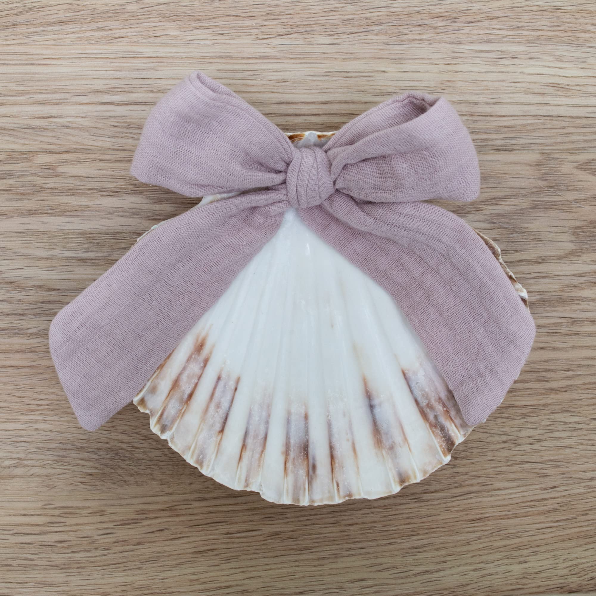 Kit di lusso personalizzato per battesimo - Set de candela, panno e conchiglia ricamati - Scatola di legno lavorata con il nome e la data di battesimo - Modello Bambula (Rosa cipria)