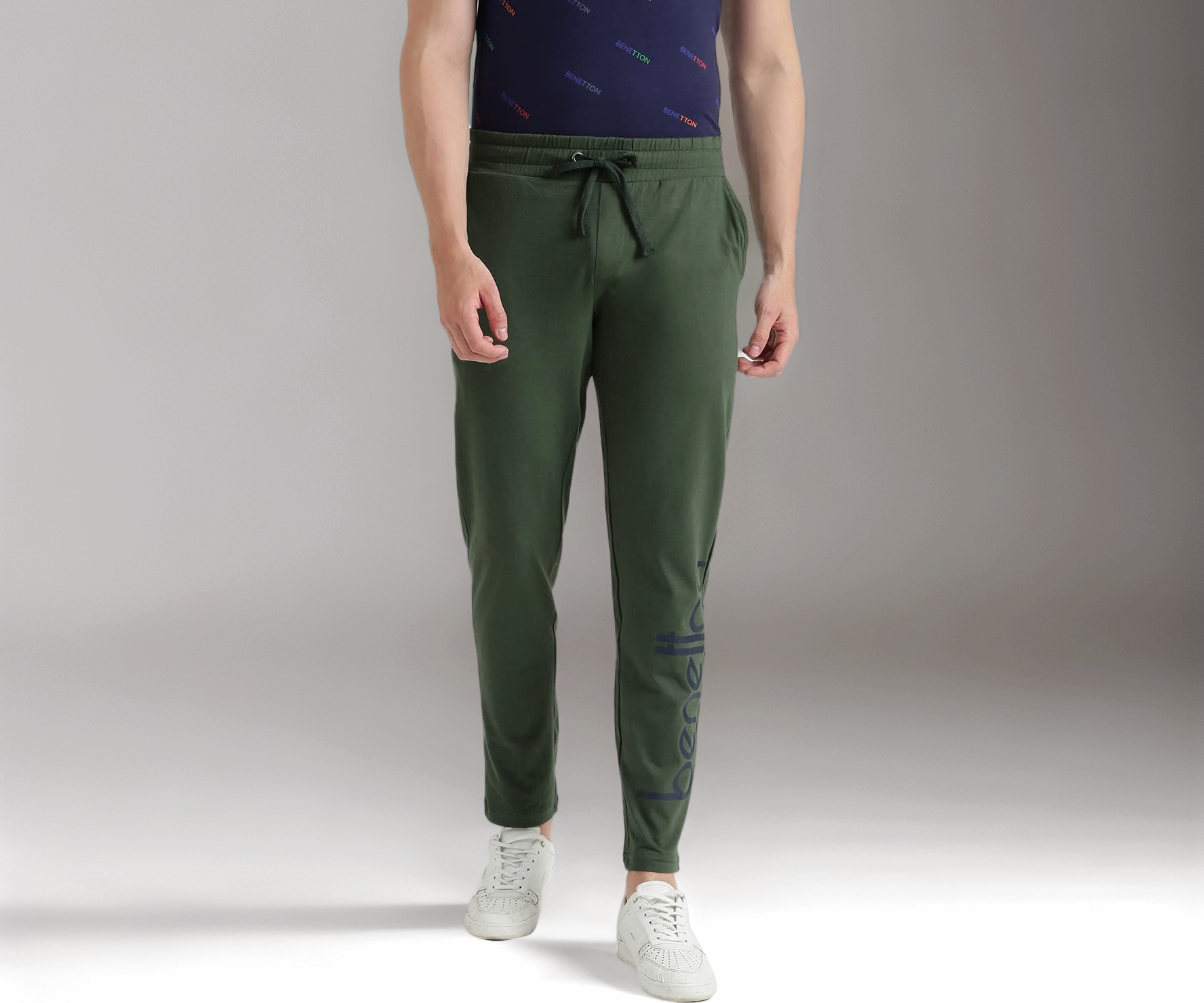 Image of United Colors of Benetton Men's Regular Track Pants (3099J7123I903 903 34) Olive
