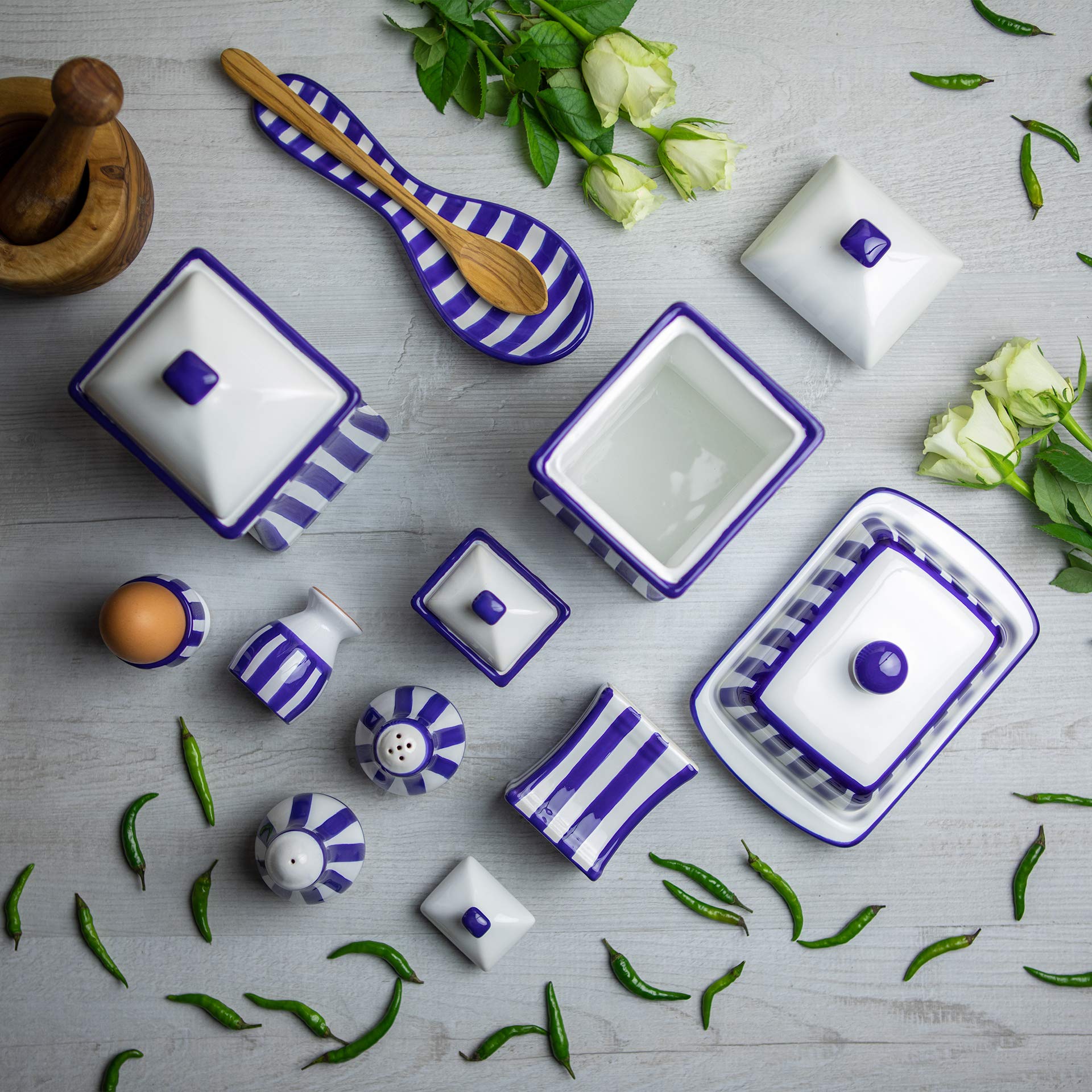 City to Cottage® Granatowe paski, ręcznie malowane, ceramiczne, kuchenne, do przechowywania, zestaw 10 sztuk, duże i małe pojemniki, słoiki na przyprawy, naczynie na masło, kubki do jajek, solniczka i pieprzniczka, podstawka pod łyżkę