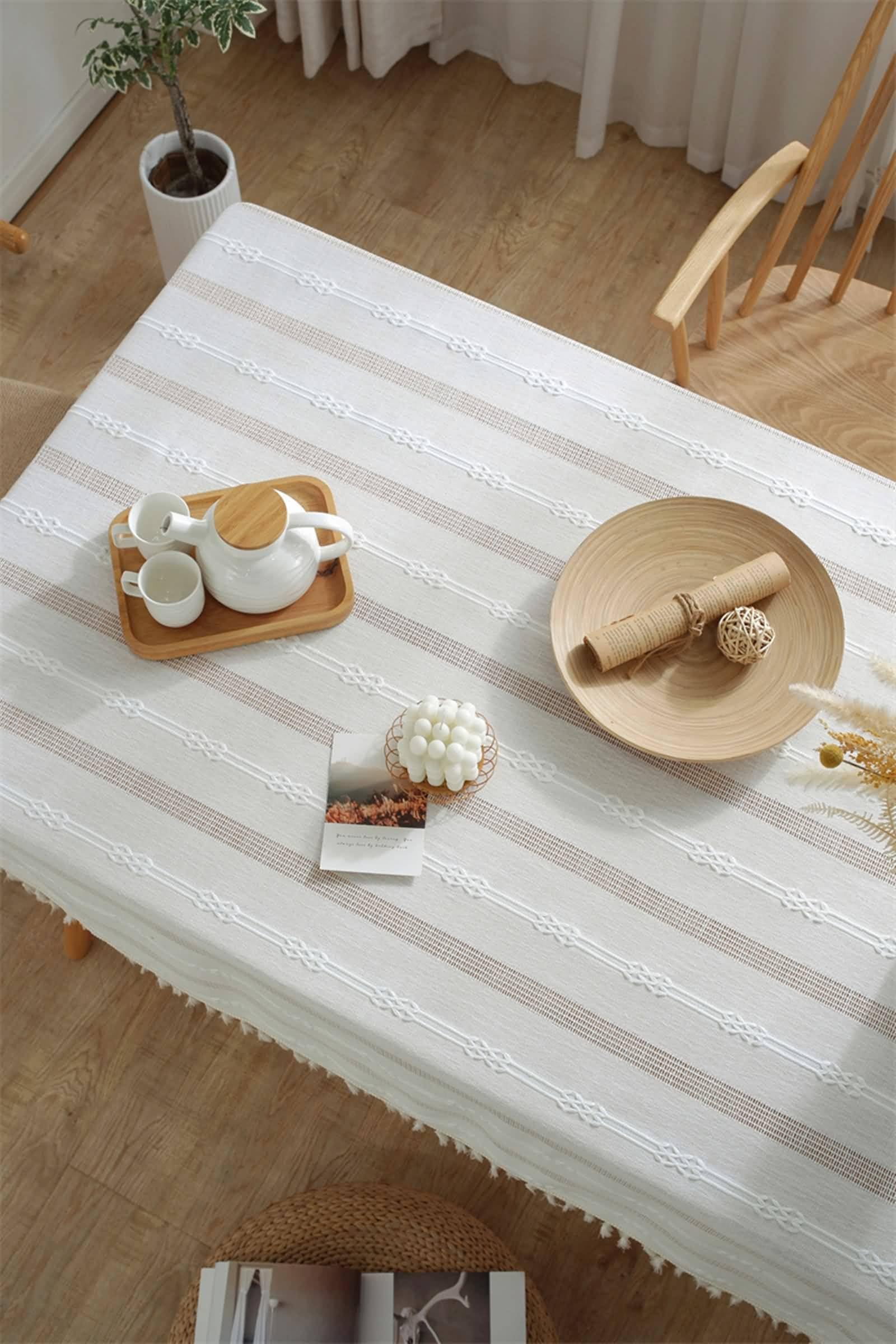 Tovaglia Decorativa Rettangolare, Tovaglie 140 x 260 cm Strisce all'uncinetto in Poliestere Copritavolo per Tavolo da Pranzo, Cucina, Festa CompleannoBianco crema
