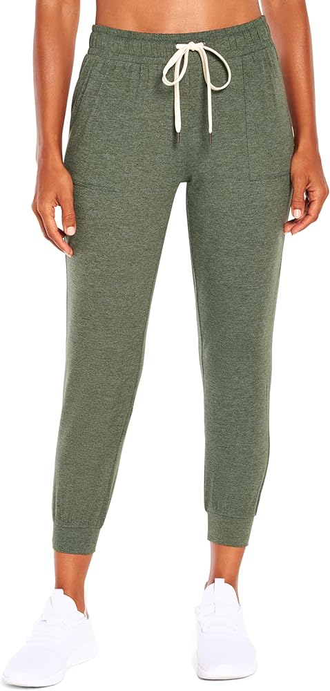 Tatuirovka bilan sariq porno aktrisa Porno onlayn tomosha qiling: qiz mushukni erkalaydi