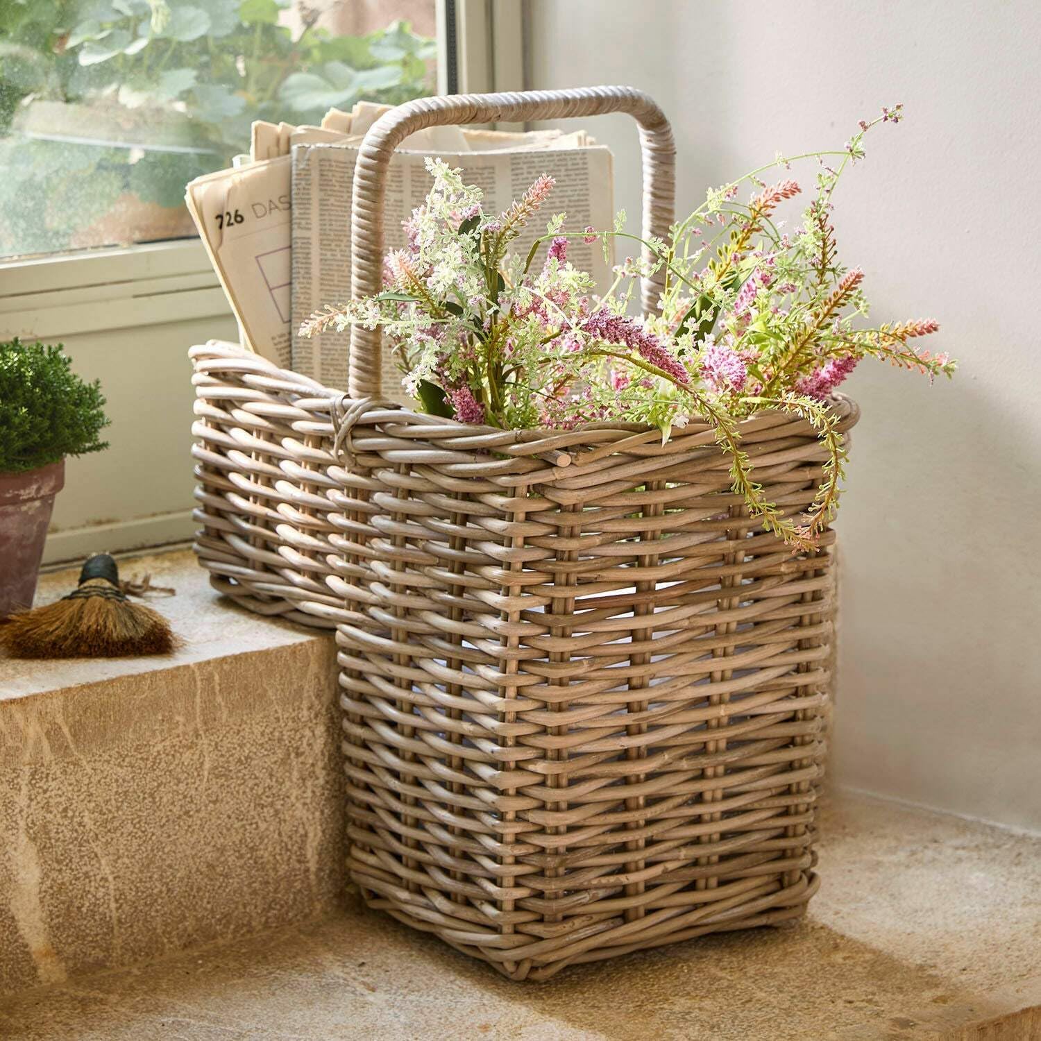 Loberon Merveillette Panier - en rotin Naturel - Adaptation Parfaite aux marches d'escalier, Marron