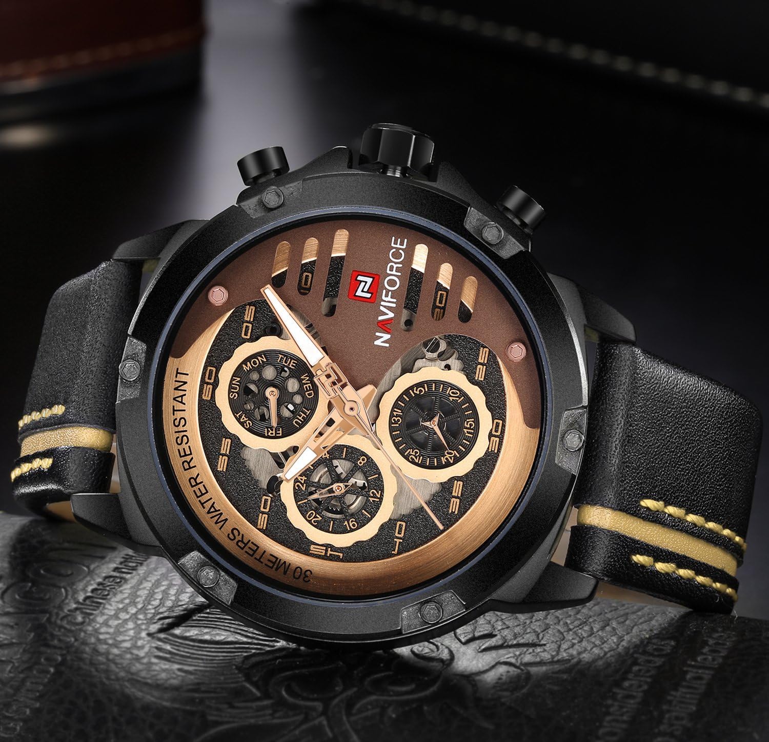 NAVIFORCE Orologio sportivo militare da uomo, impermeabile, analogico, al quarzo, cinturino in pelle, con data e calendario