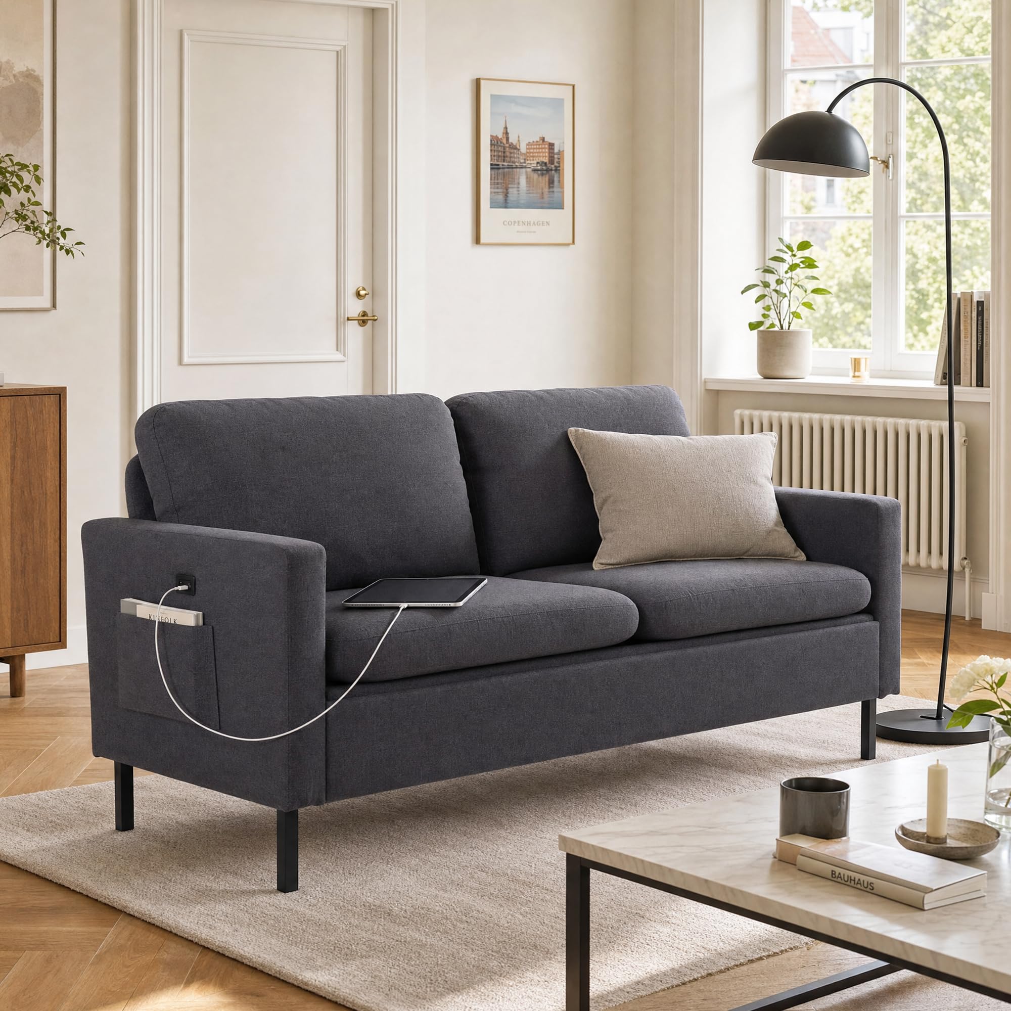 ROCSUMOO Kleines Sofa 2 Sitzer, 143 cm 2 er Couch (Dunkelgrau) | mit 2 USB-Ladeanschlüssen & Aufbewahrungstasche, Modernes Zweisitzer-Sofa, Kleine Wohnzimmer Couch