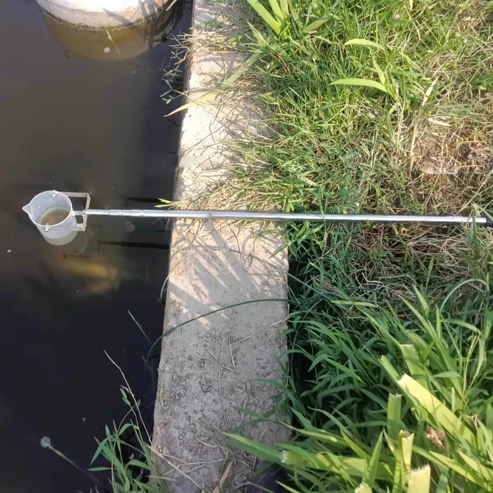 Telescopic Rod Water Collector, Stainless Steel Water Sampler On Pole with 1000ml Plastic Beaker, 1.5/2.5/3/4/5/6 M Long Ultra Light Extension Sewage Sampler(L 1.2m~5m)