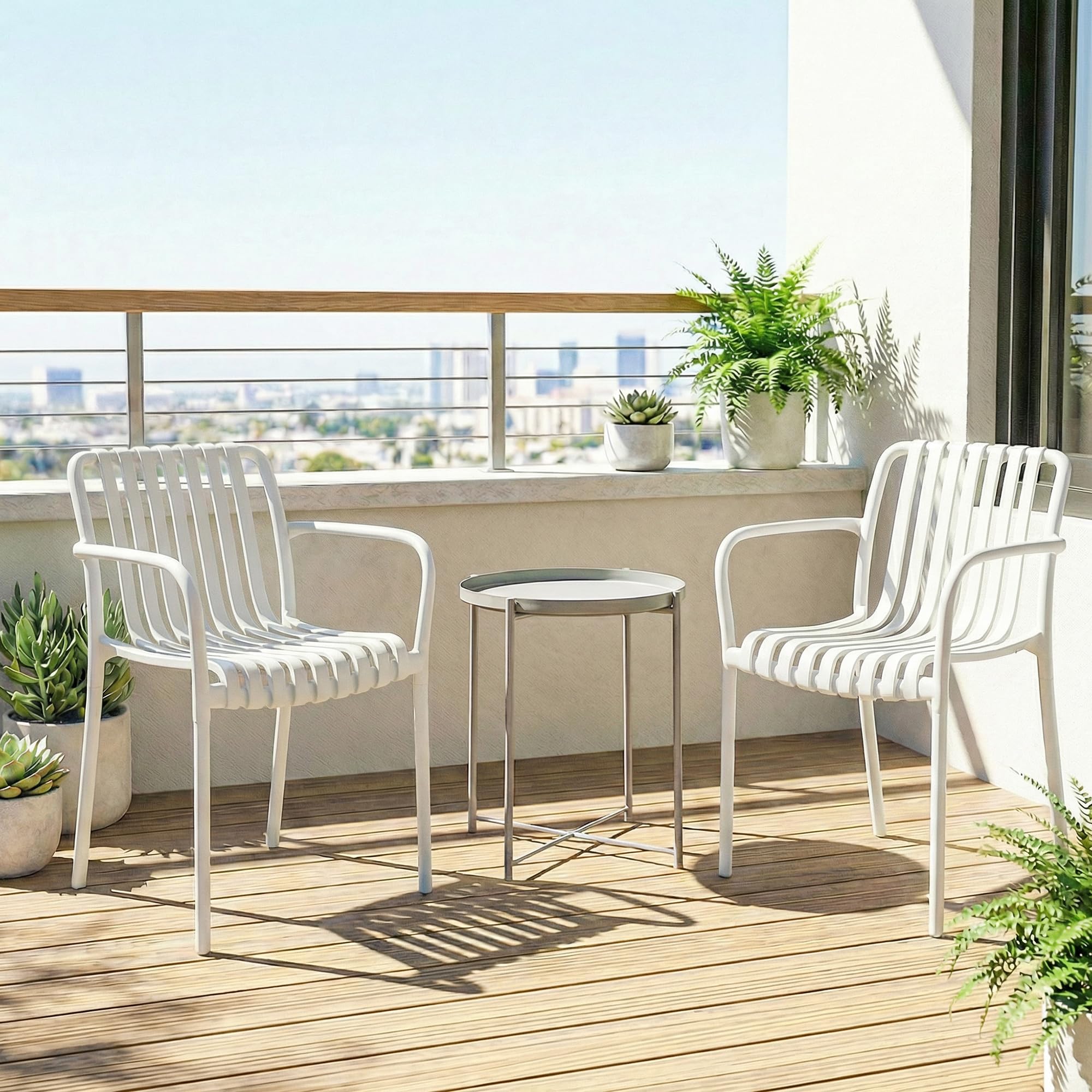 Outsunny Juego de 4 Sillas de Jardín Exterior Apilables, Sillas Terraza Exterior de PP con Respaldo Curvado, Asiento de Listones, Reposabrazos, 55x58,5x81,5 cm, Blanco