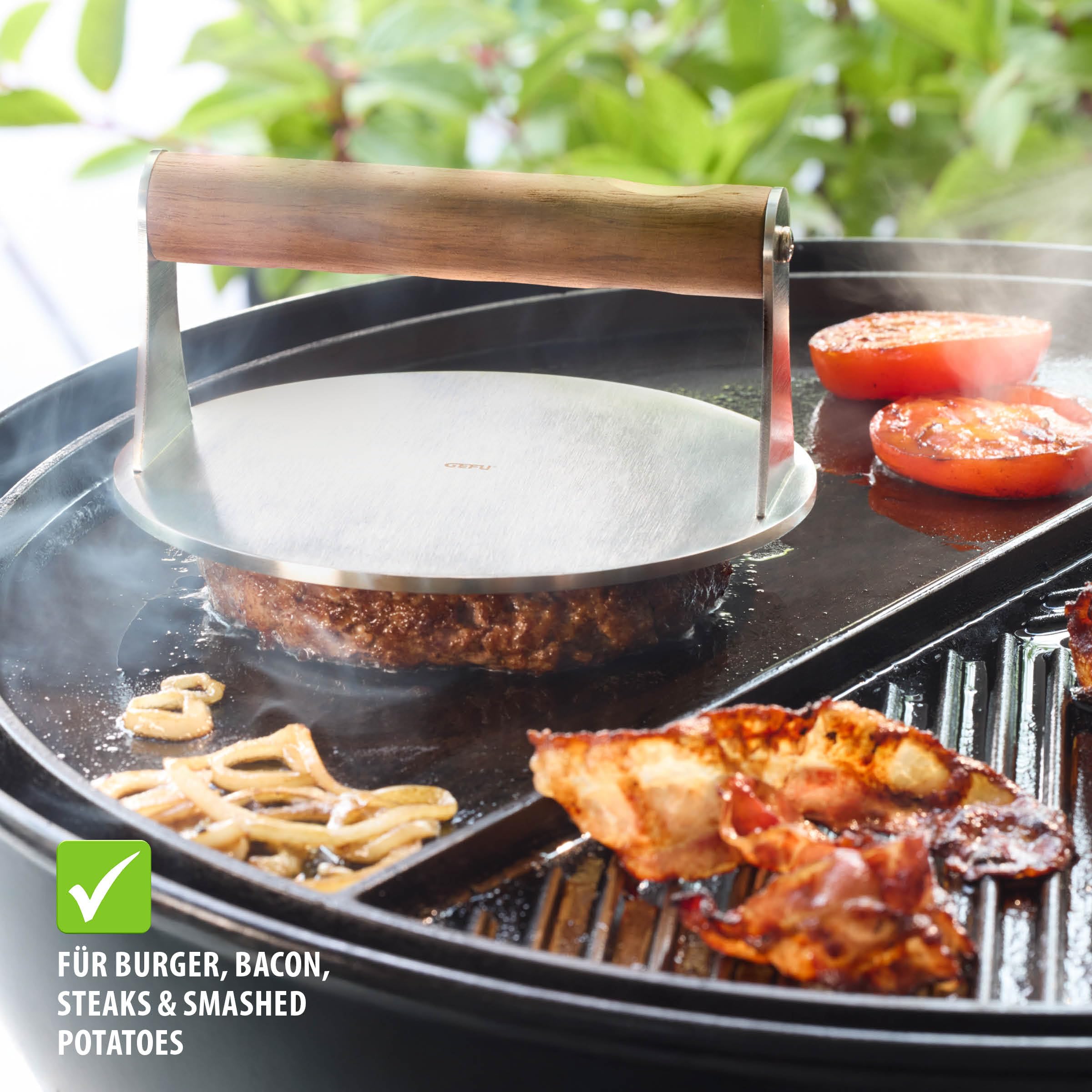 GEFU Pressa per hamburger BBQ – Smasher in acciaio inox con manico in legno di noce, per hamburger, bacon, bistecche e patate smashed