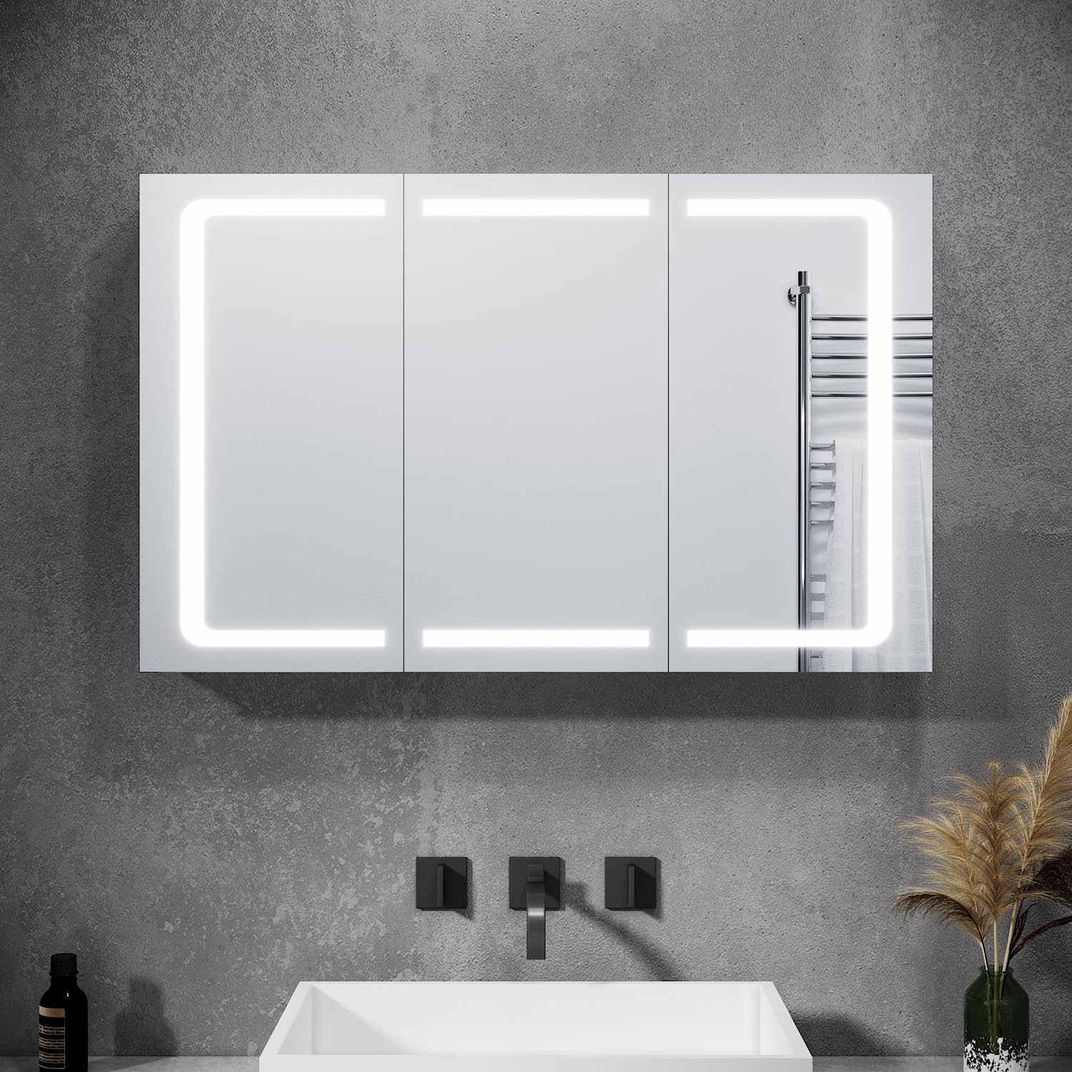 Elegant 3-drzwiowa szafka z lustrem LED, 105 x 65 x 13 cm, lustro łazienkowe, szafka ścienna z oświetleniem i gniazdkiem