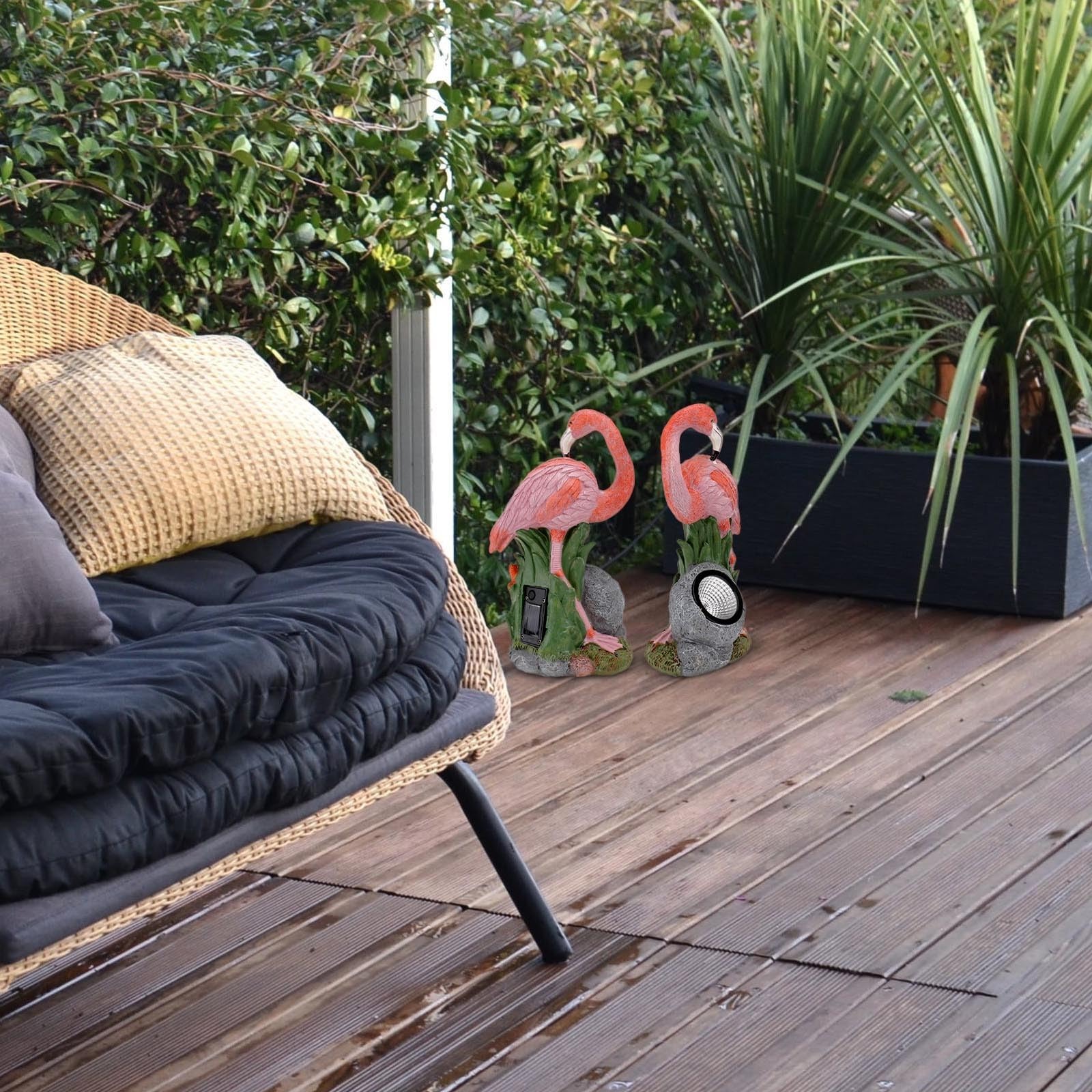 Solarer Flamingo aus Kunstharz, Rosa, Kompakt, Leuchtet für Gartenweg